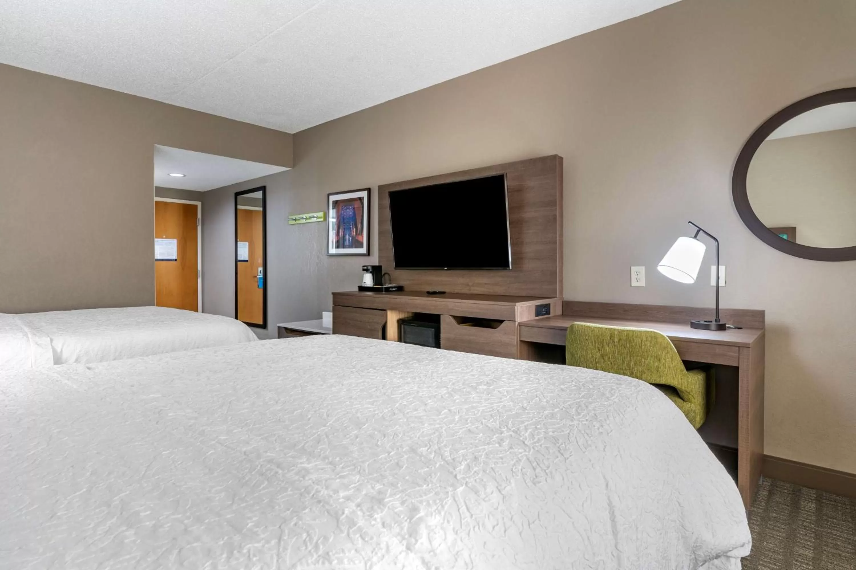 Bedroom, Bed in Hampton Inn & Suites Louisville East
