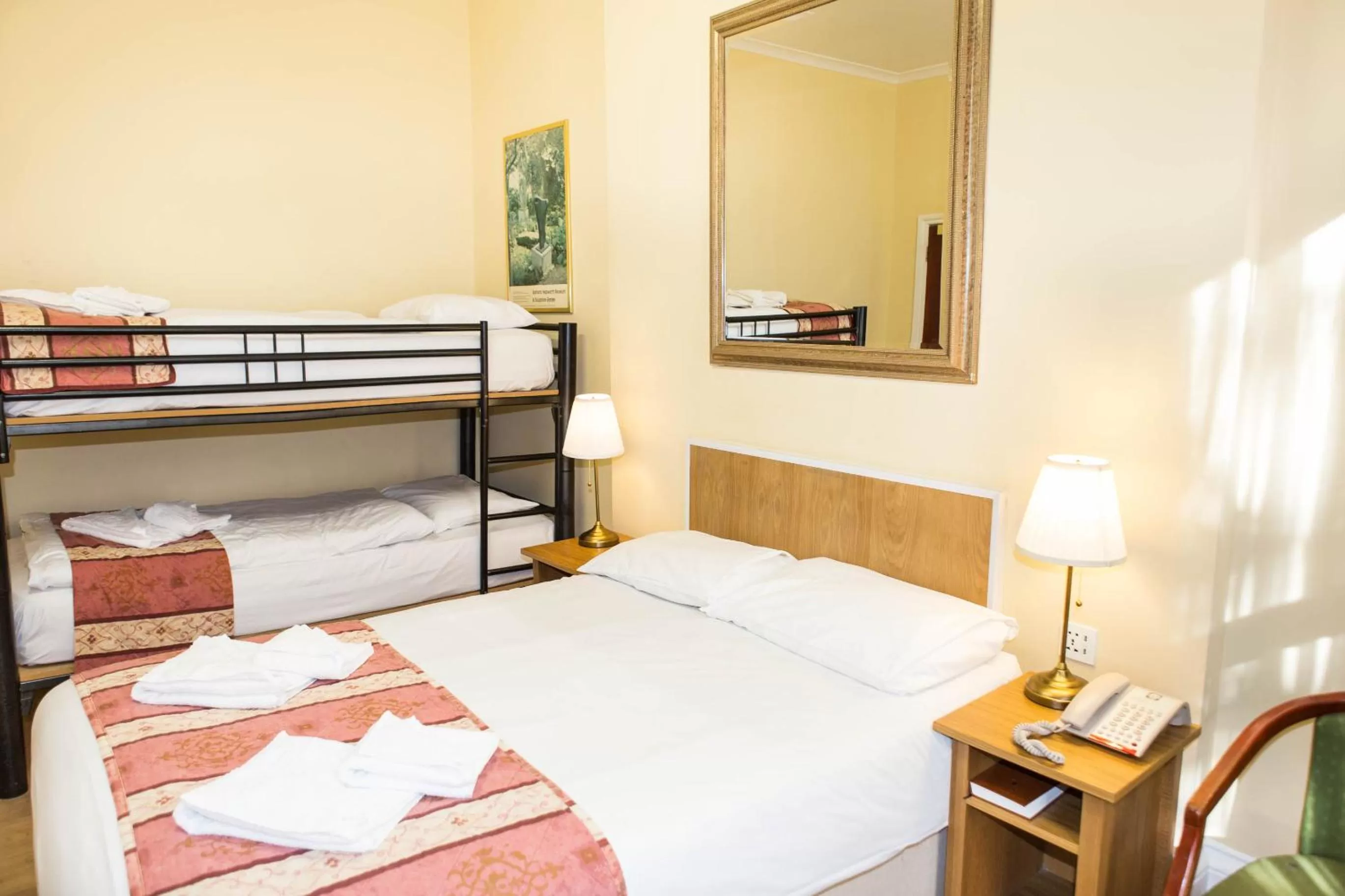 Bedroom, Bed in Shakespeare Hotel