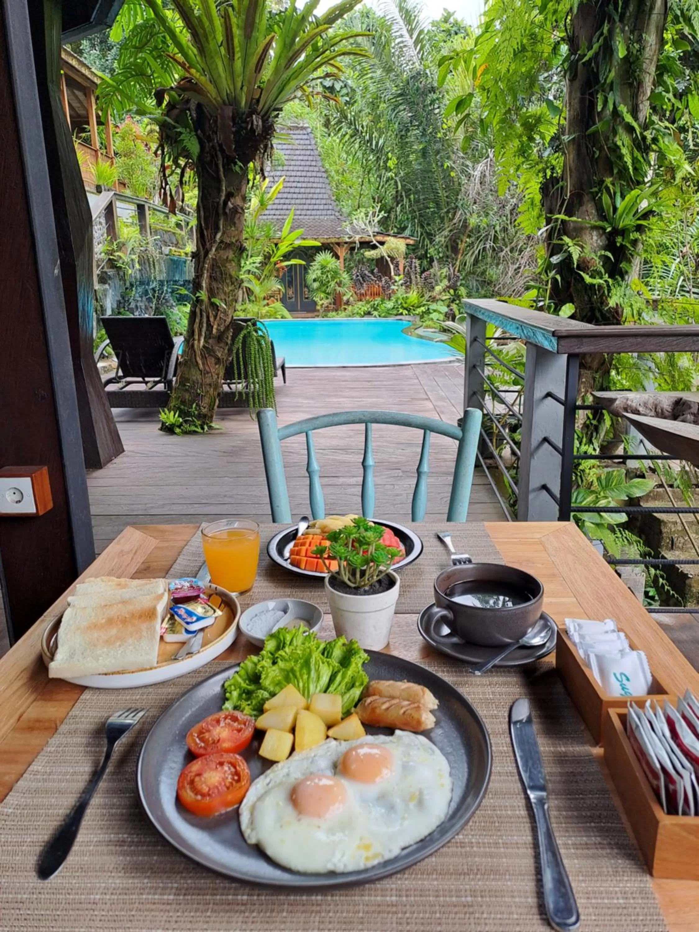 Breakfast in Parvati Retreat Villas