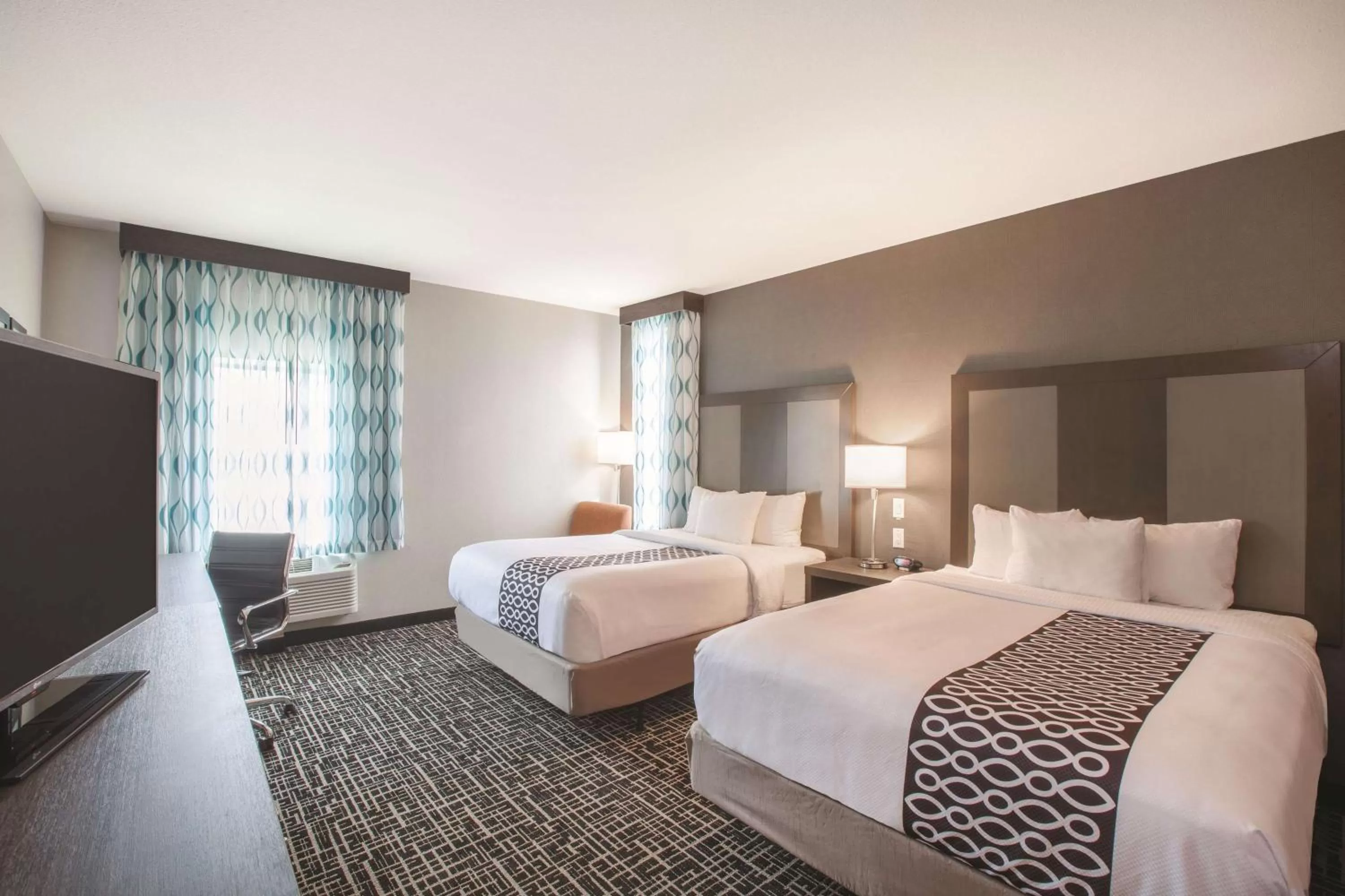 Photo of the whole room, Bed in La Quinta by Wyndham San Marcos Outlet Mall