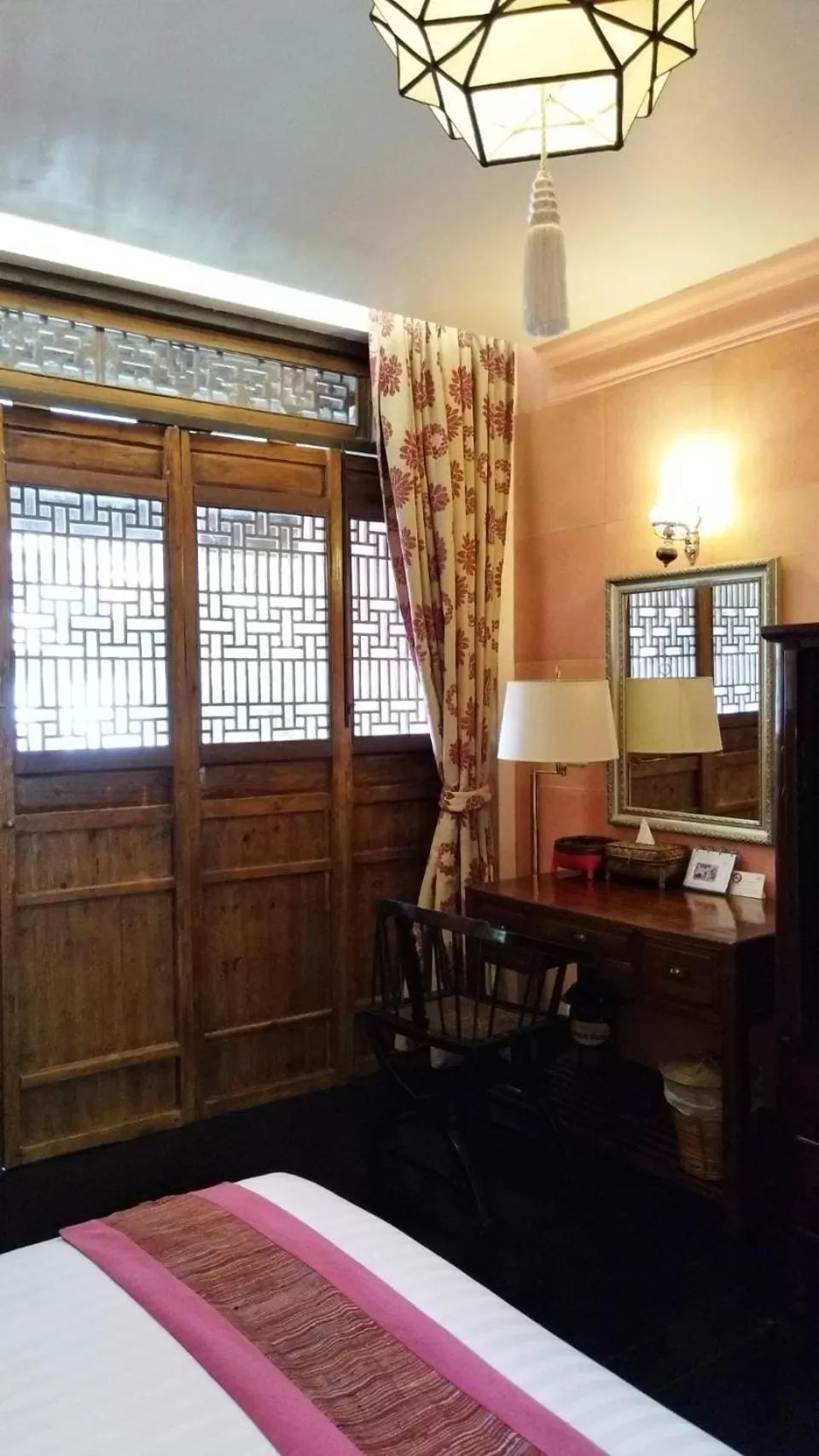 Property building, Bed in Tharaburi Resort