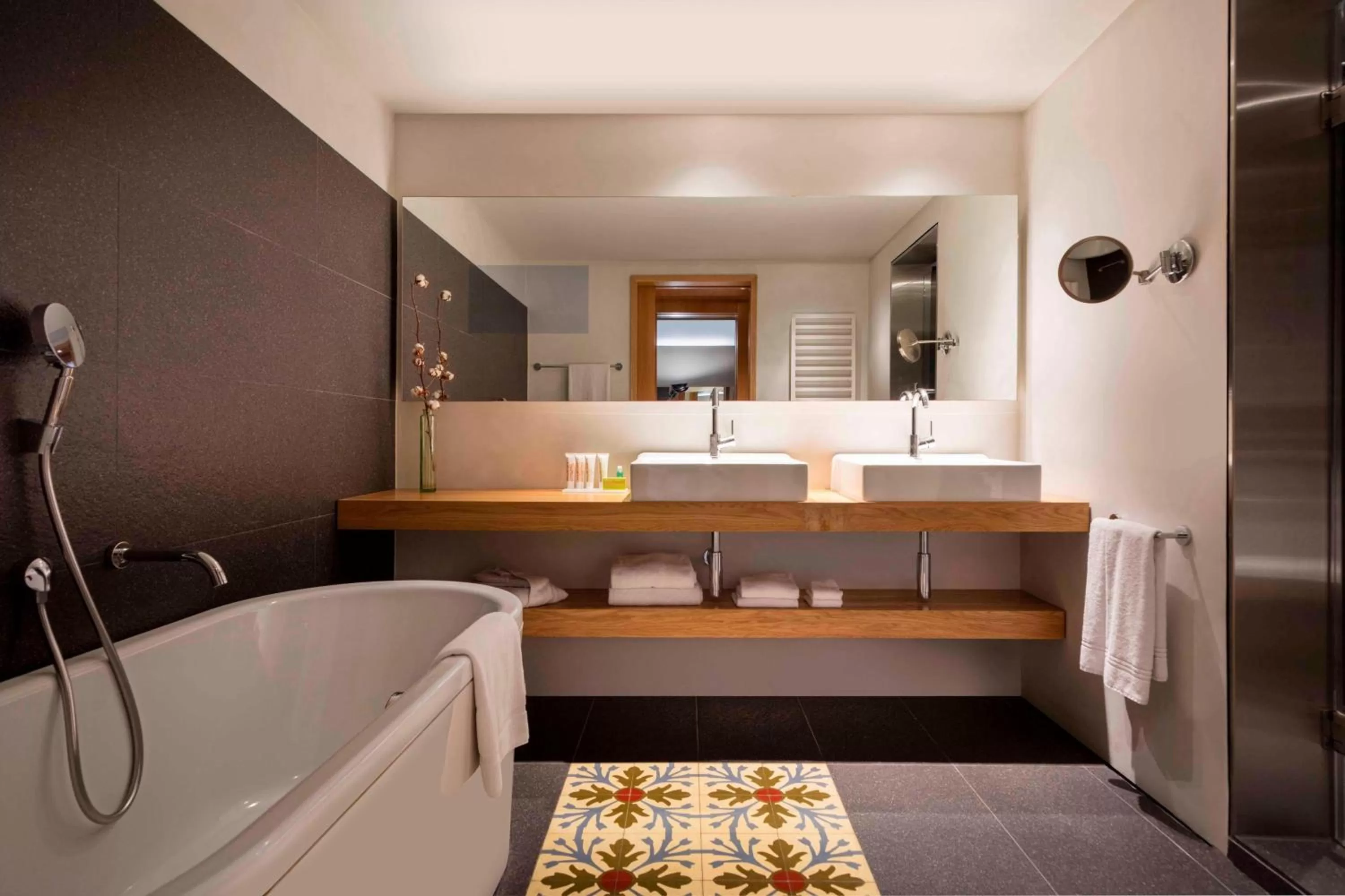 Bathroom in Le Meridien Barcelona