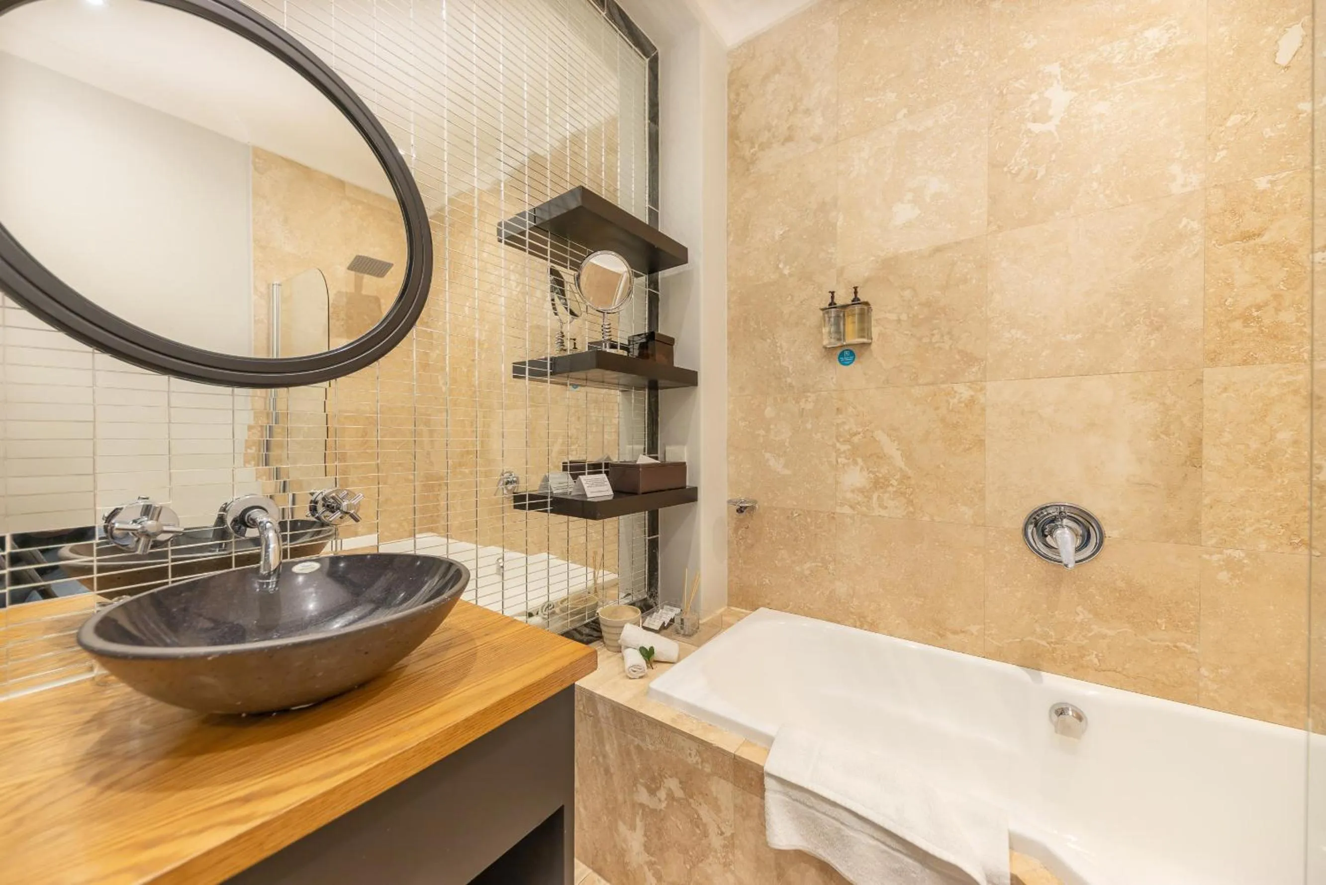 Shower in O on Kloof Boutique Hotel & Spa