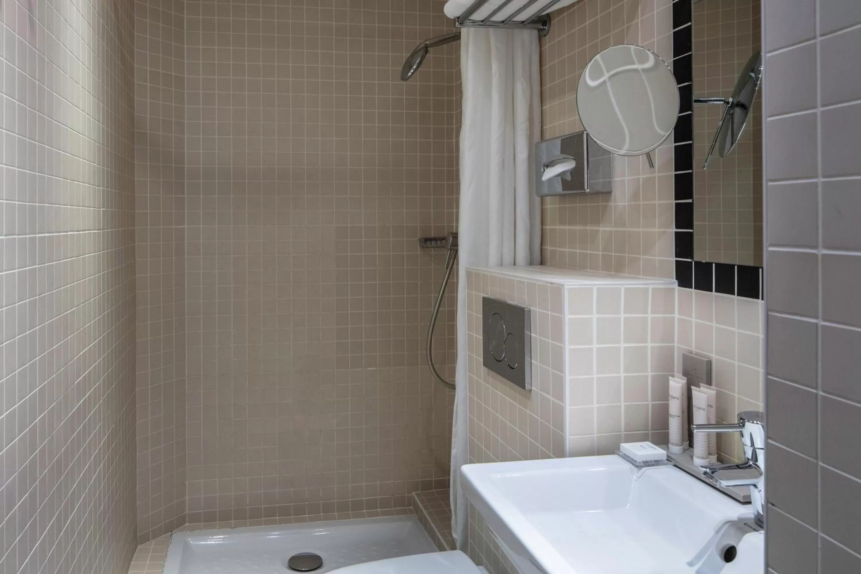 Bathroom in Hotel Palm - Astotel