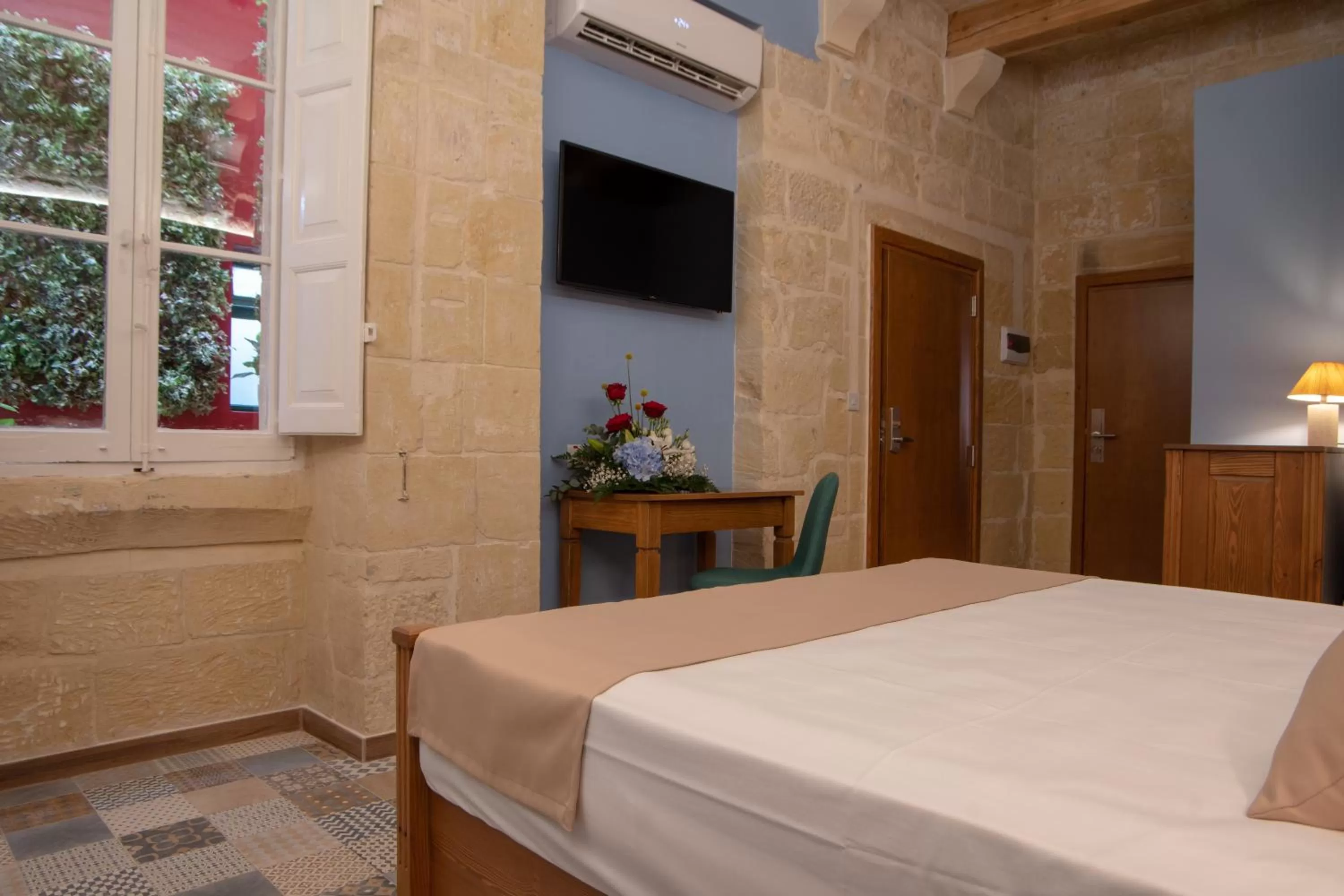 Bed in 39 St. George