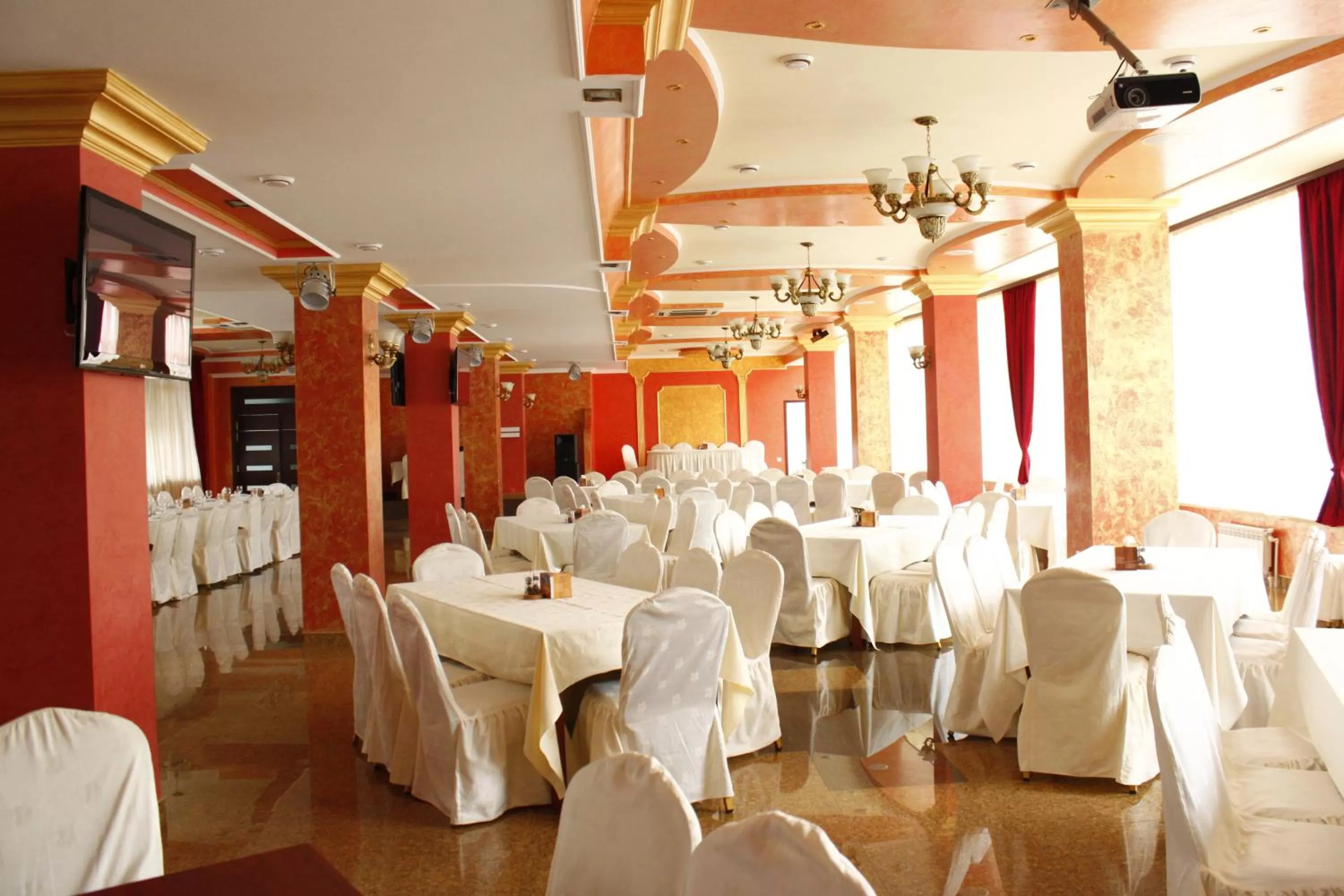 Restaurant/places to eat, Banquet Facilities in Diana Hotel
