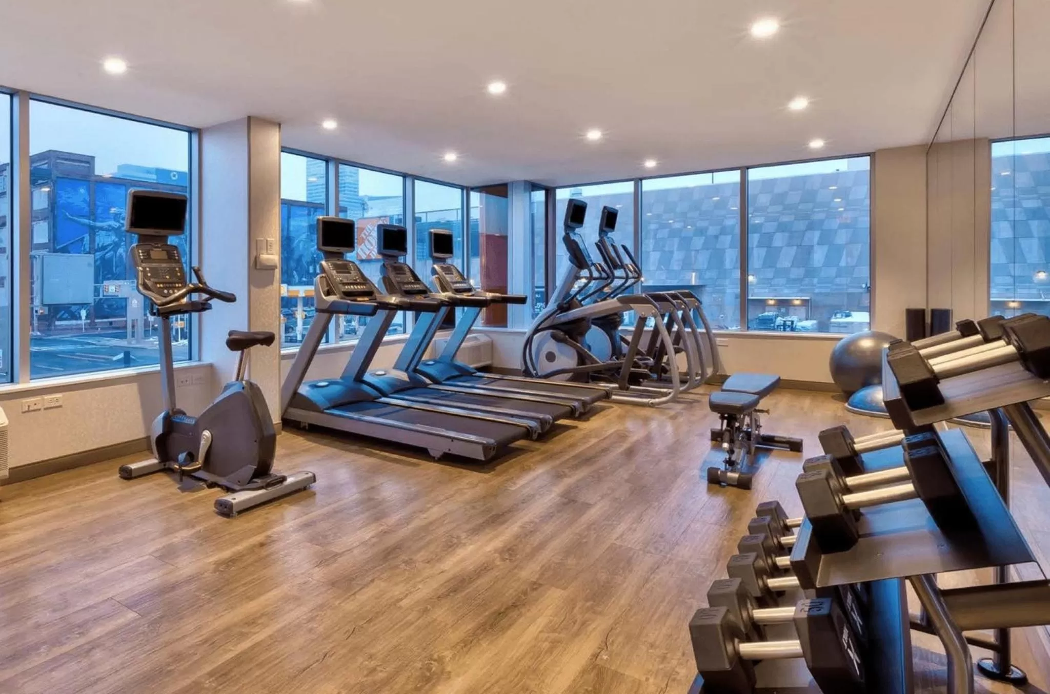 Fitness centre/facilities in Holiday Inn Express & Suites Jersey City - Holland Tunnel by IHG