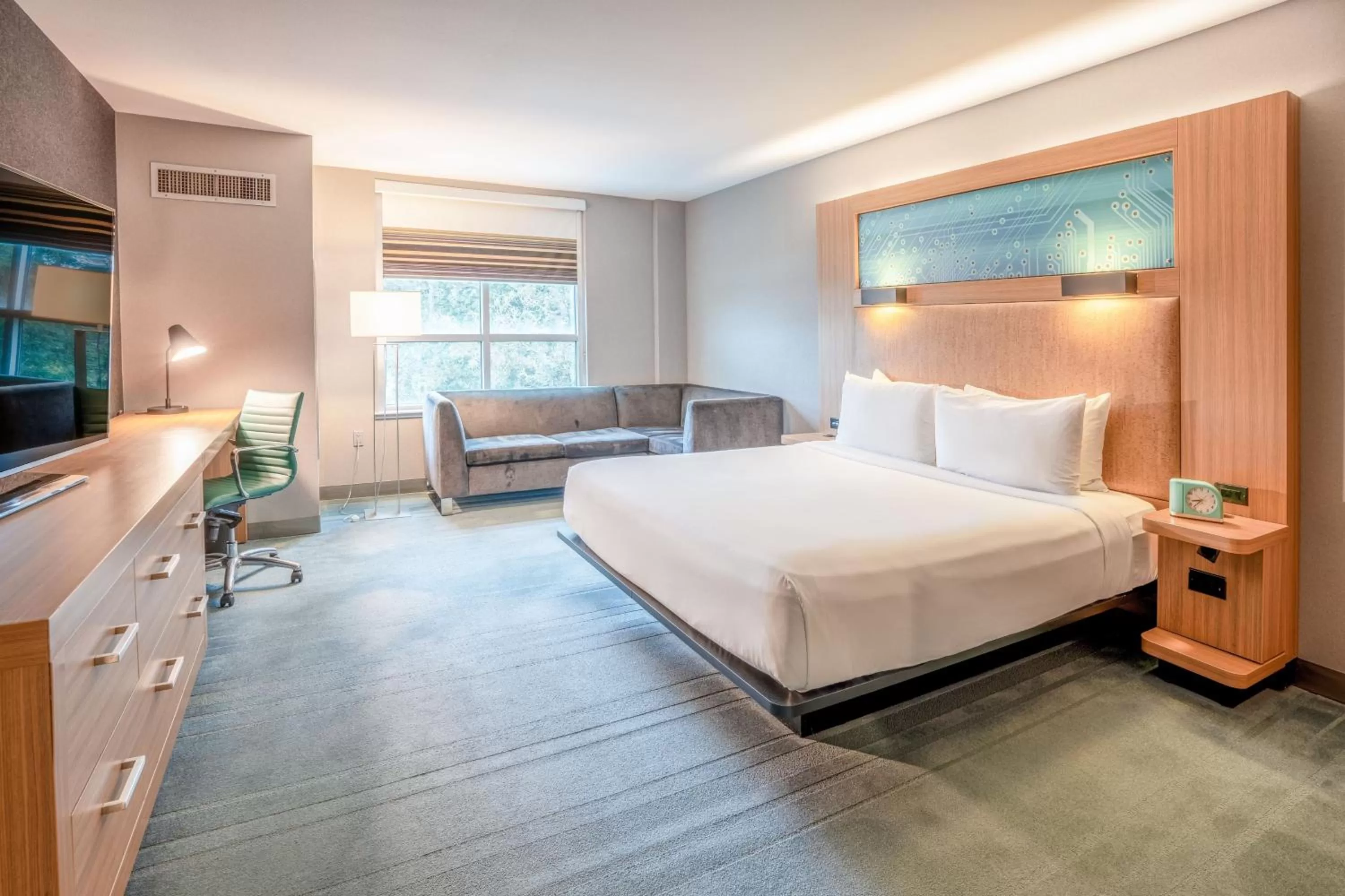 Photo of the whole room, Bed in Aloft Cupertino