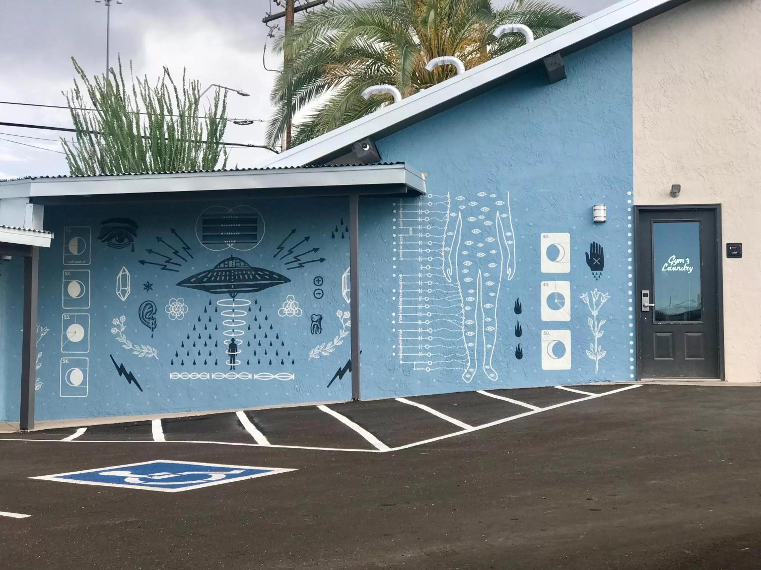 Property building in Hotel McCoy - Art, Coffee, Beer, Wine