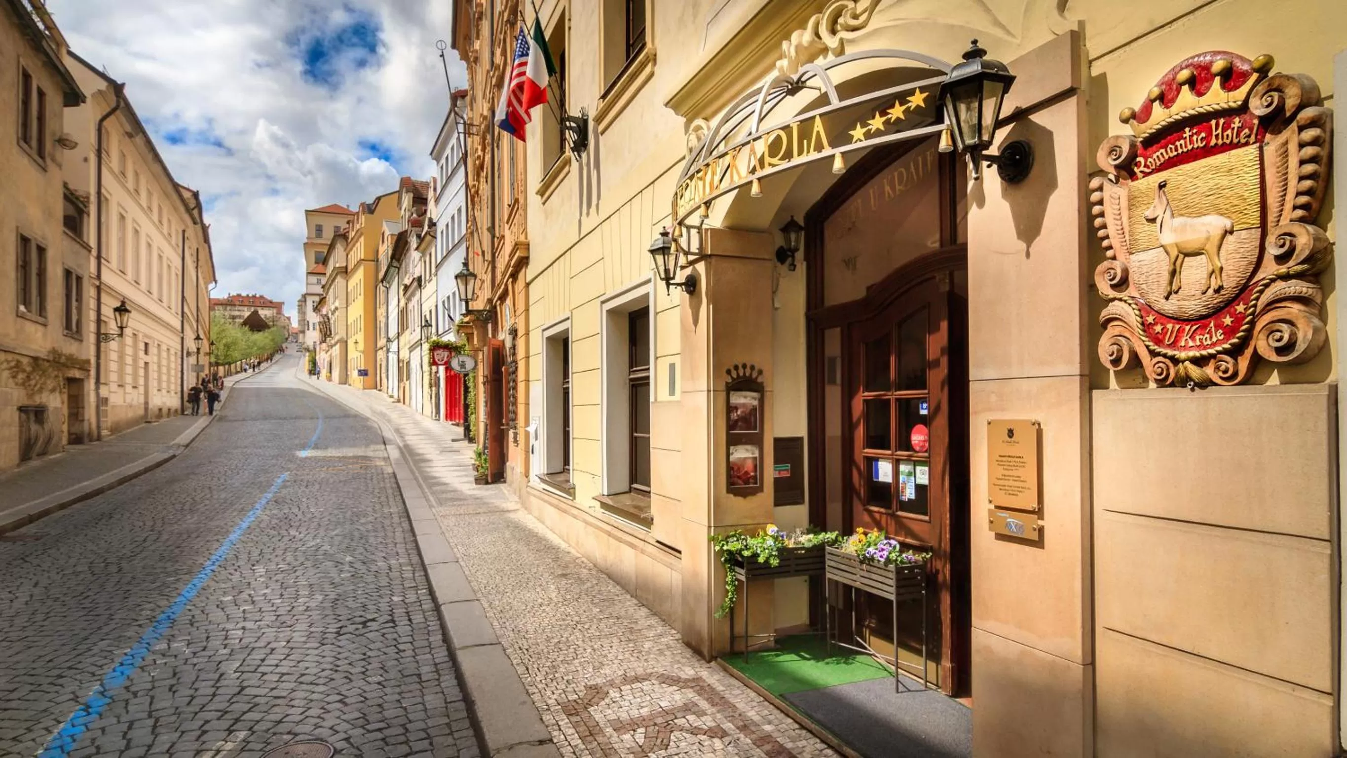 Facade/entrance in The King Charles