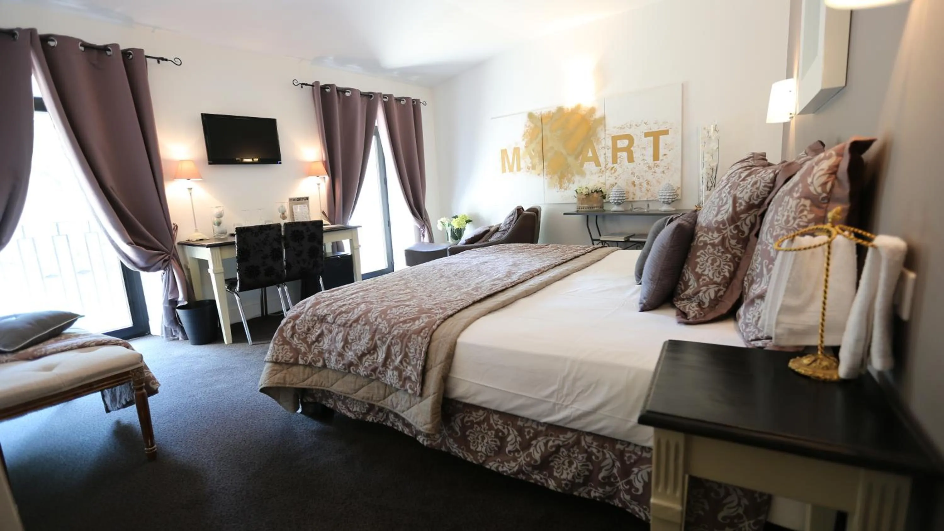 Photo of the whole room, Bed in Logis Hôtel Restaurant du Parc