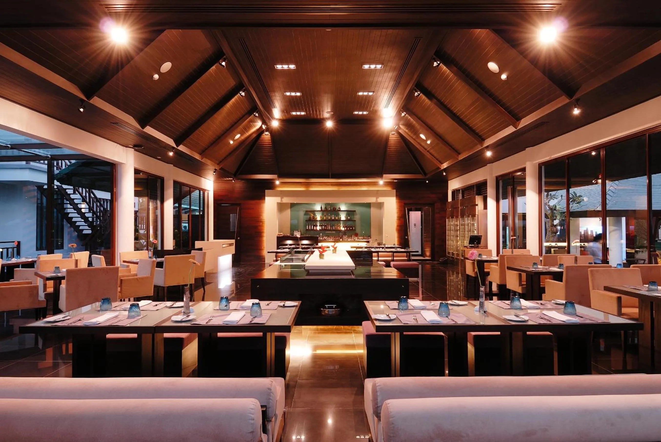 Restaurant/places to eat in The Zign Hotel Premium Villa