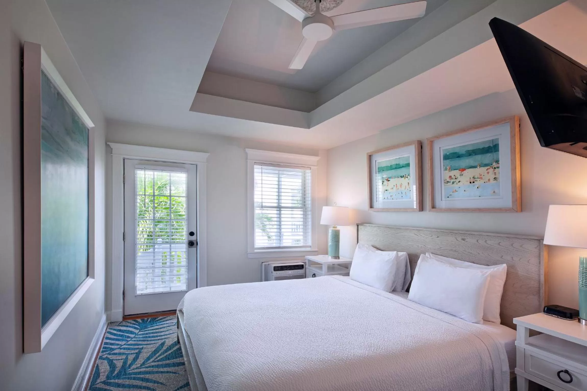 Guests, Bed in Coco Plum Inn