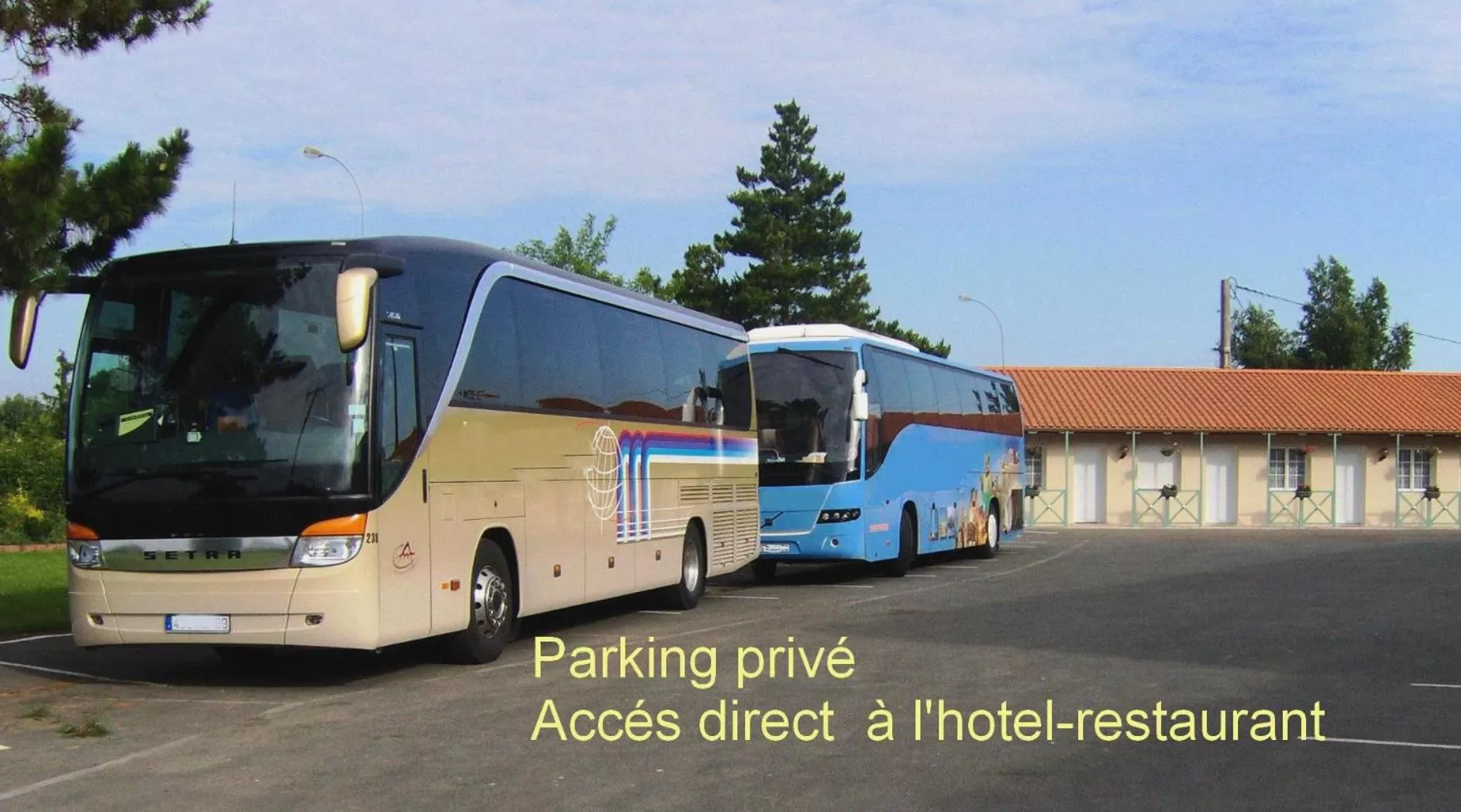 Facade/entrance in Le Mareuillais Hotel-Restaurant