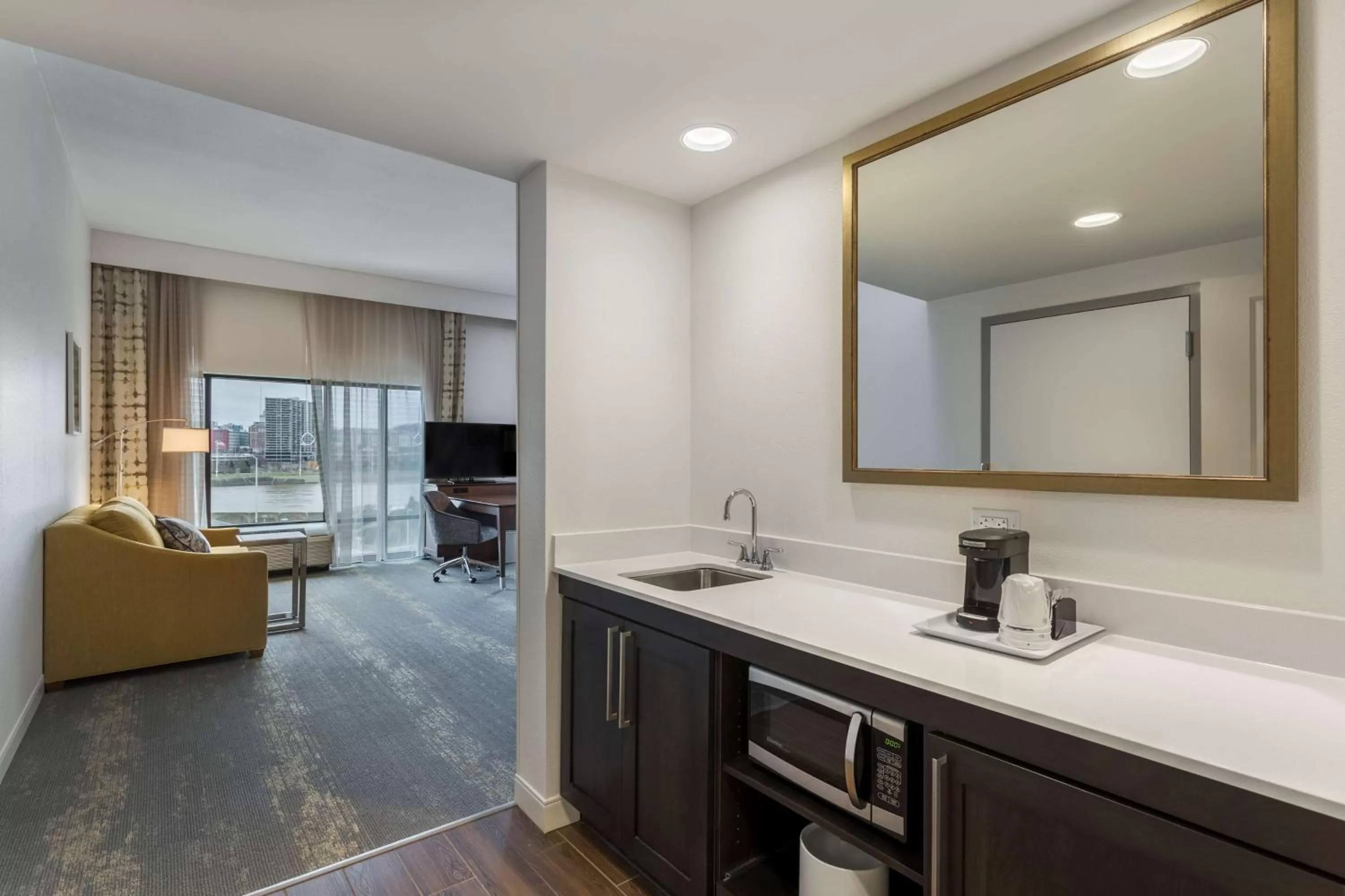 Kitchen or kitchenette in Hampton Inn & Suites Newport/Cincinnati, KY