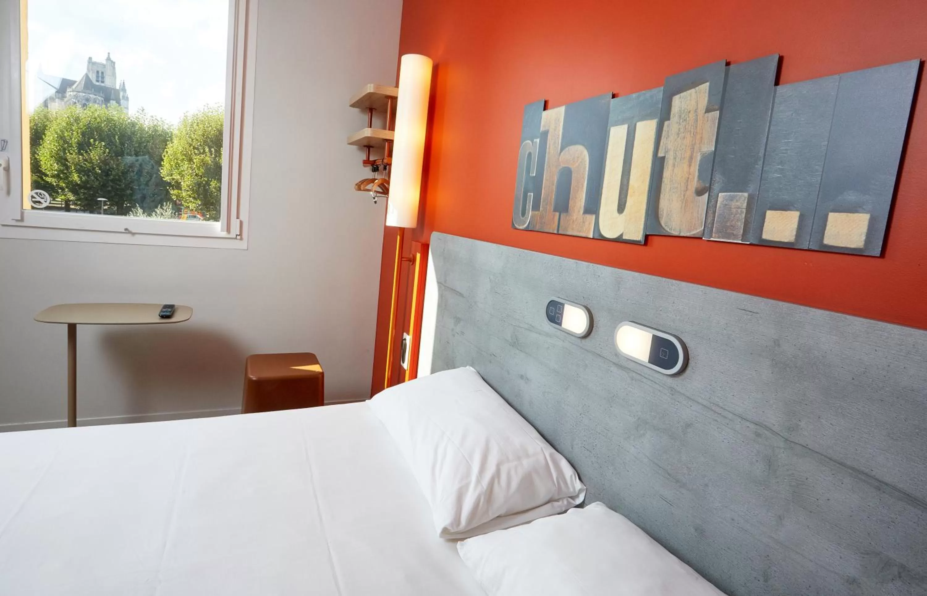 Bedroom, Bed in ibis budget Auxerre Centre
