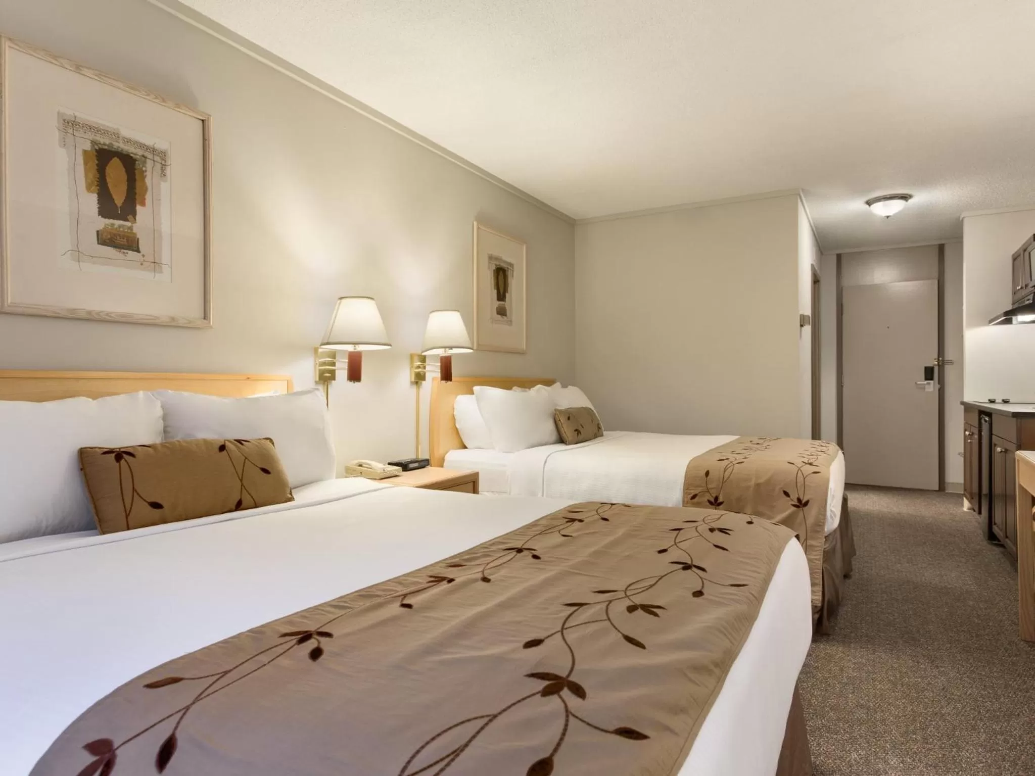 Bed in Days Inn by Wyndham Victoria Airport Sidney