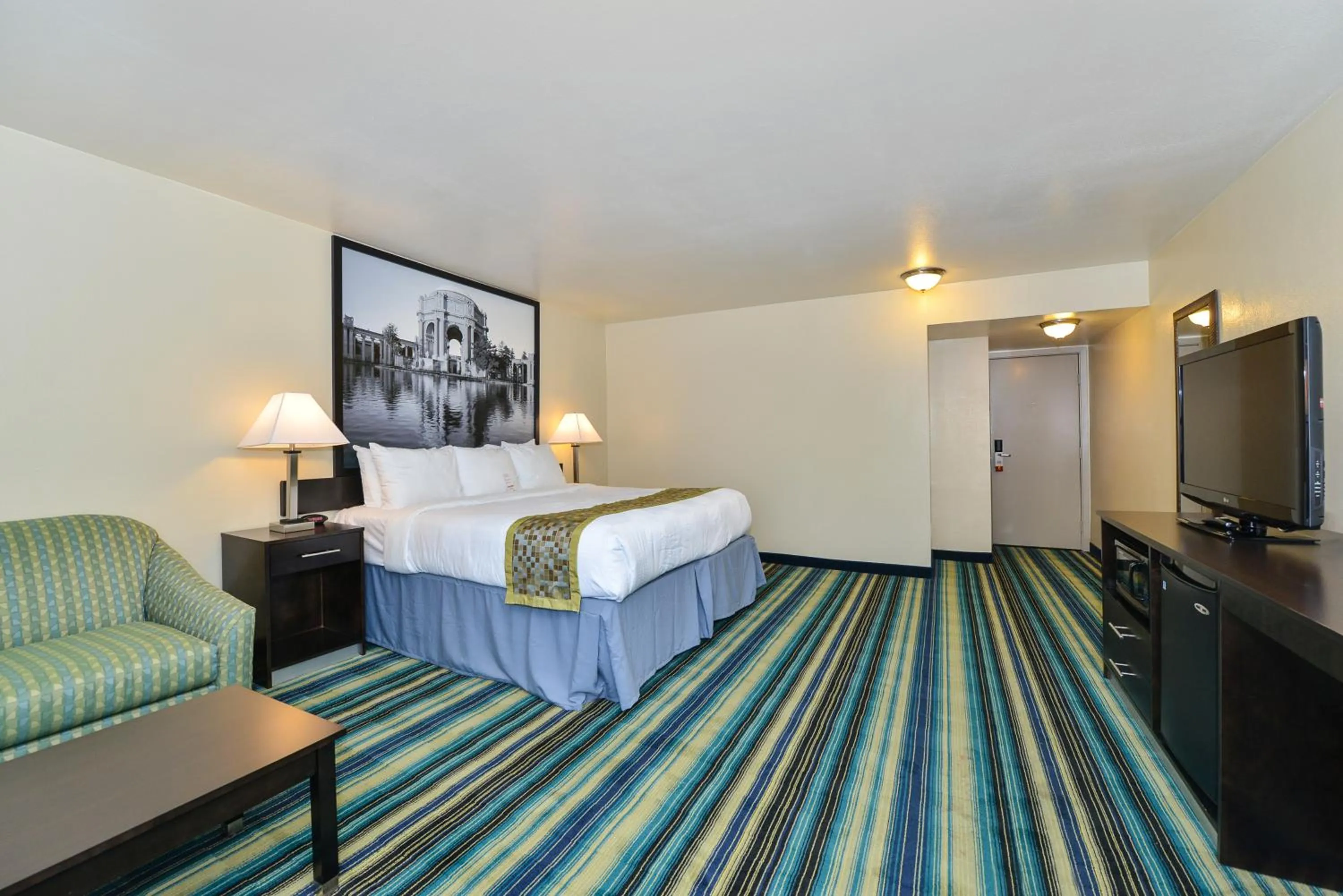 Photo of the whole room in Super 8 by Wyndham Vallejo/Napa Valley