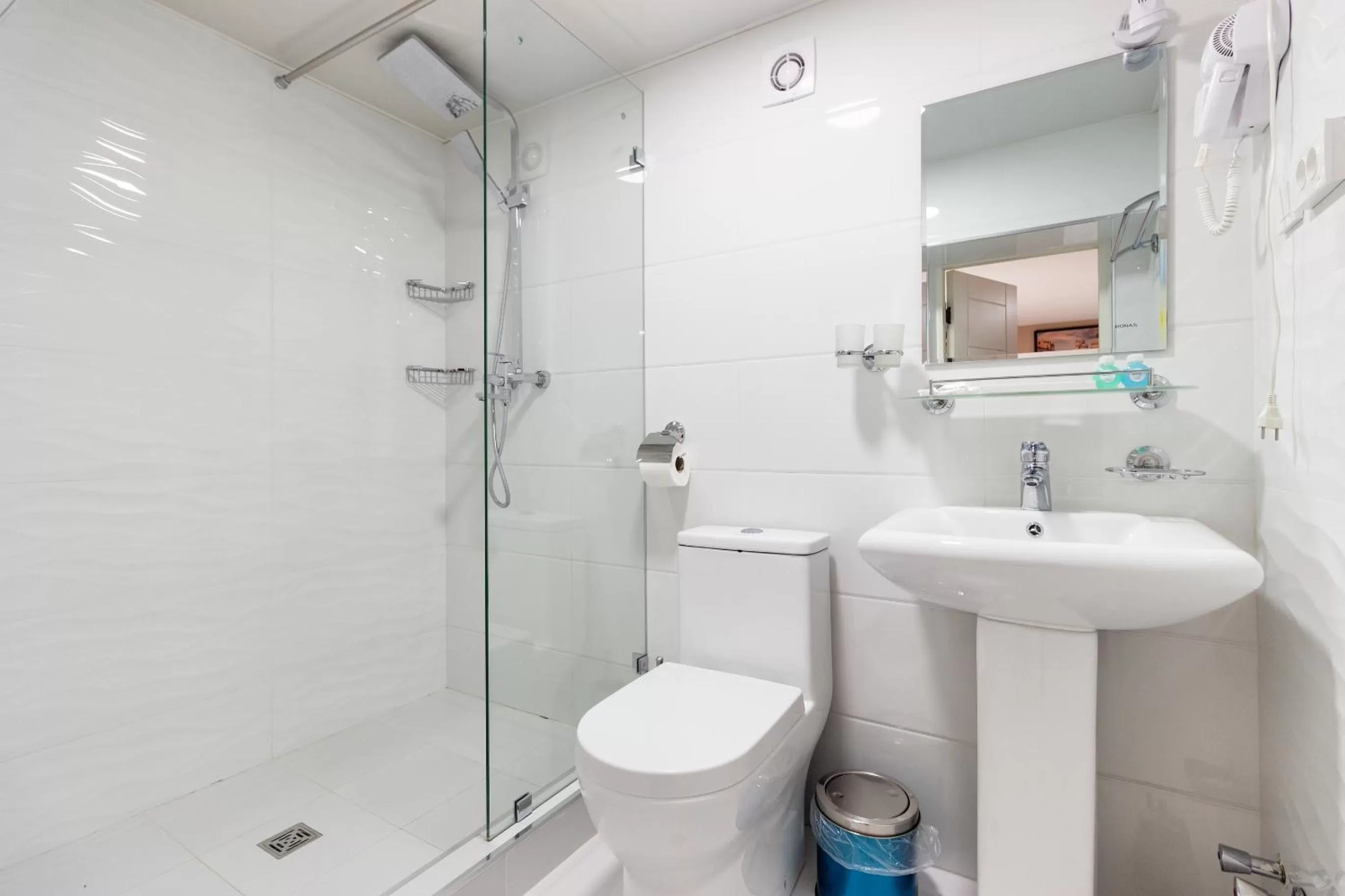 Bathroom in Musafir Hotel