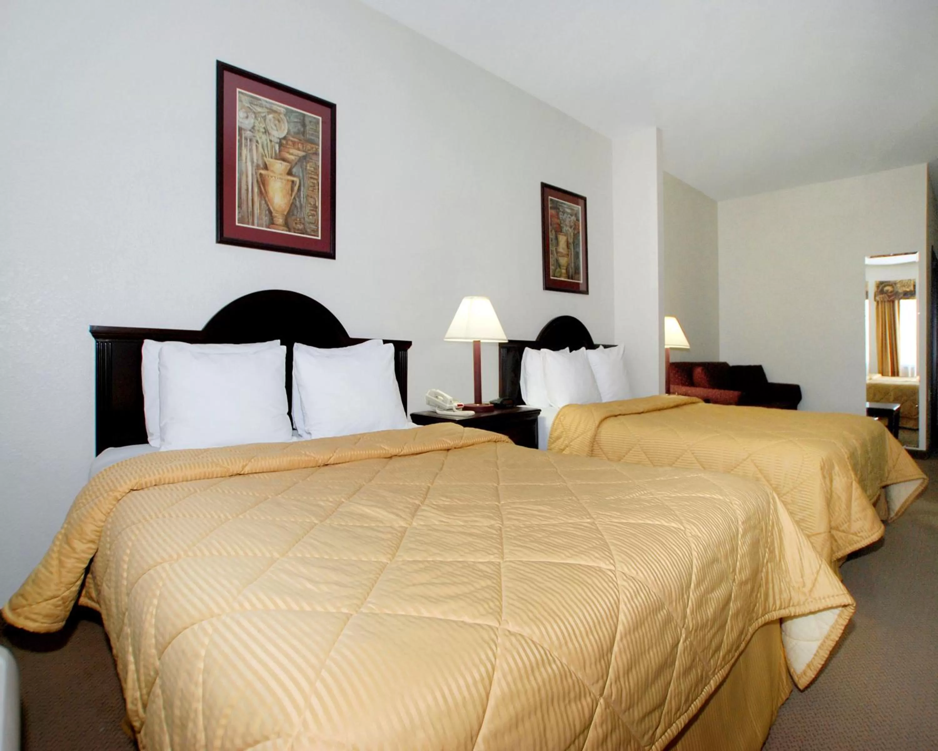 Room with One Queen Bed and One Double Bed - Non-Smoking in Quality Inn & Suites Guymon