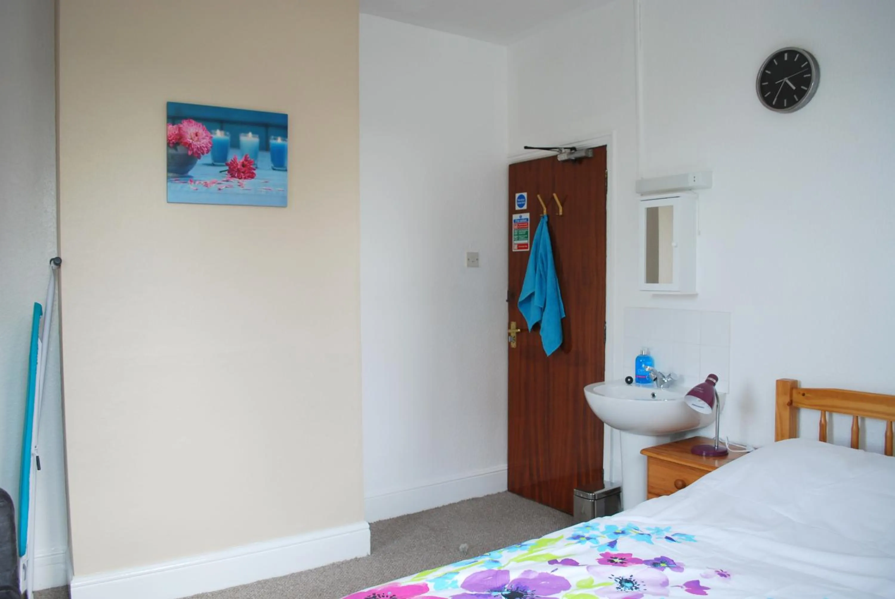 Photo of the whole room, Bed in Clift Guest House