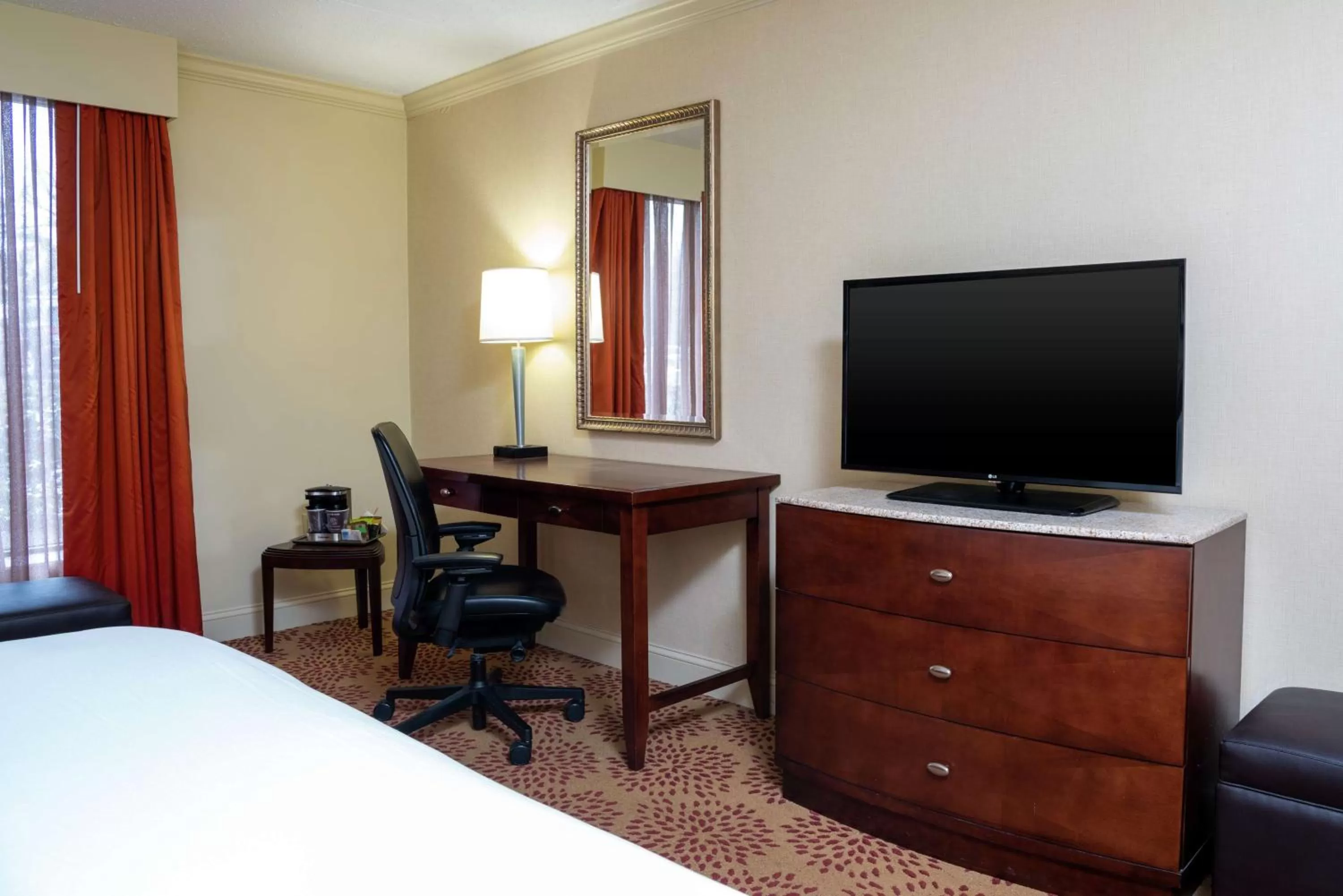 Bed in DoubleTree by Hilton Hotel Grand Rapids Airport