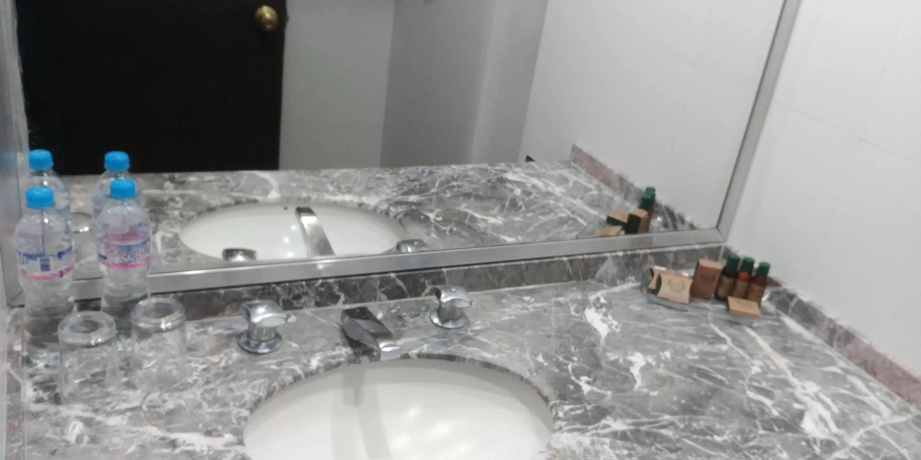 Bathroom in Hotel Valle de Mexico Toreo