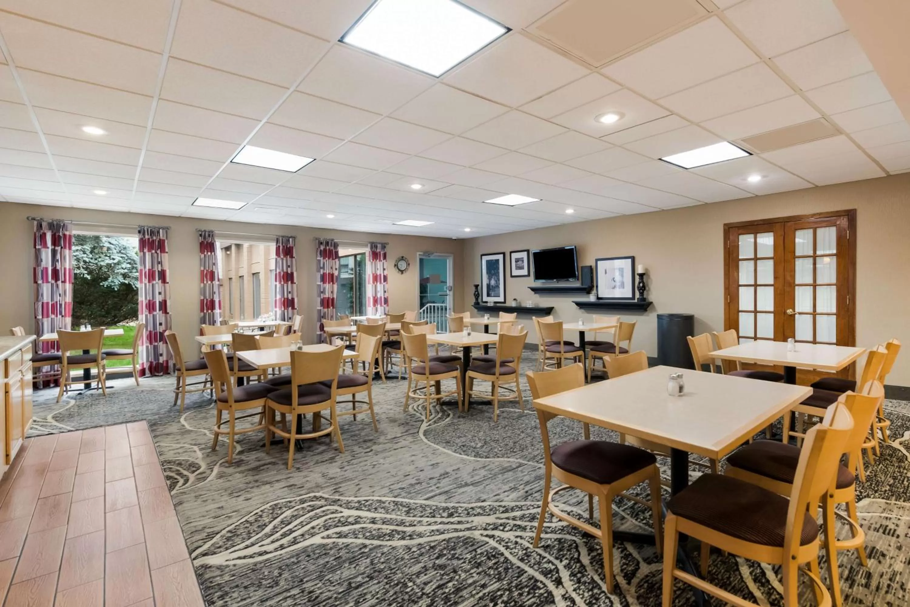 Breakfast in Best Western Holiday Lodge