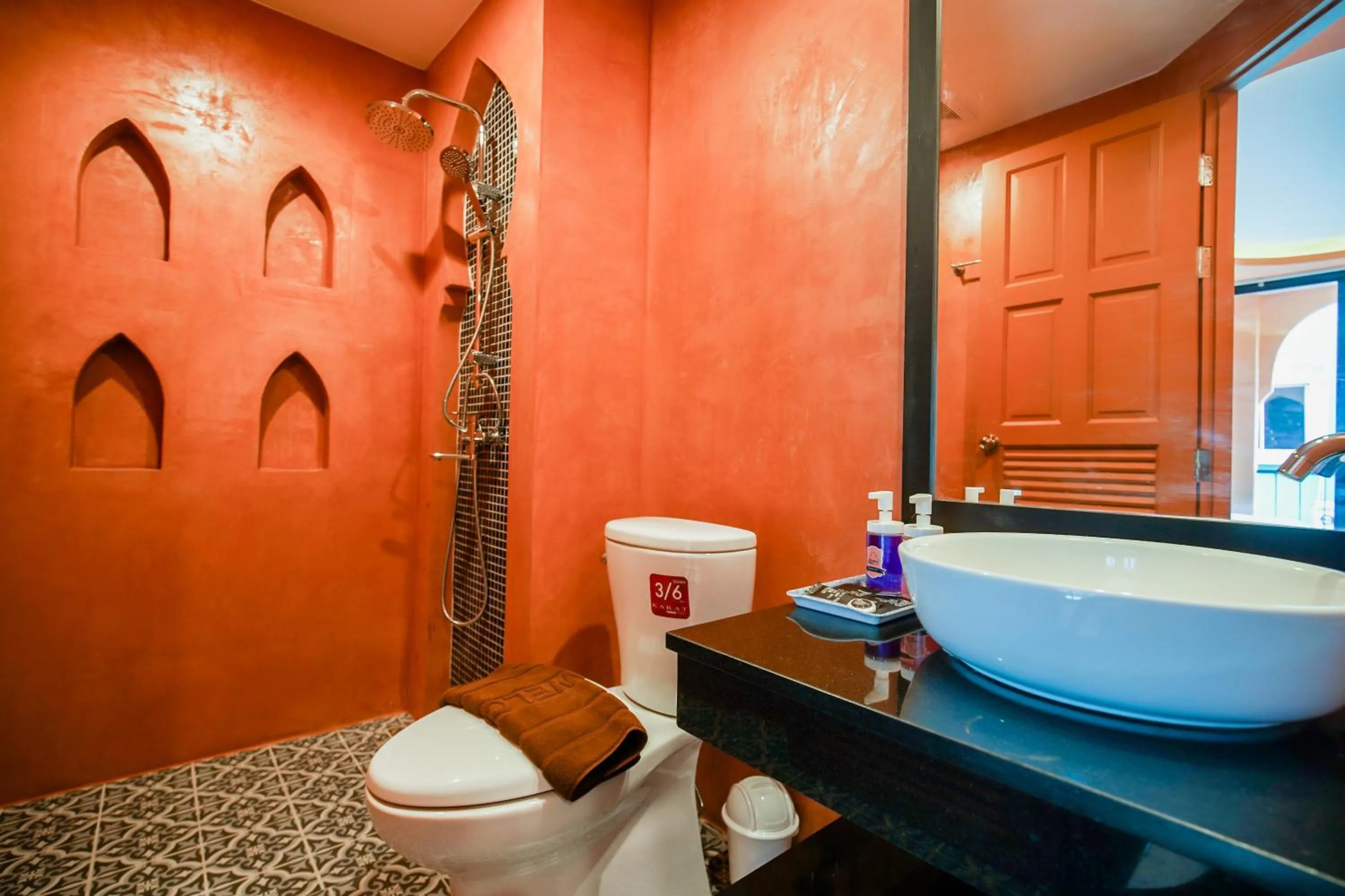 Bathroom in Khaleej Mass Hotel Patong