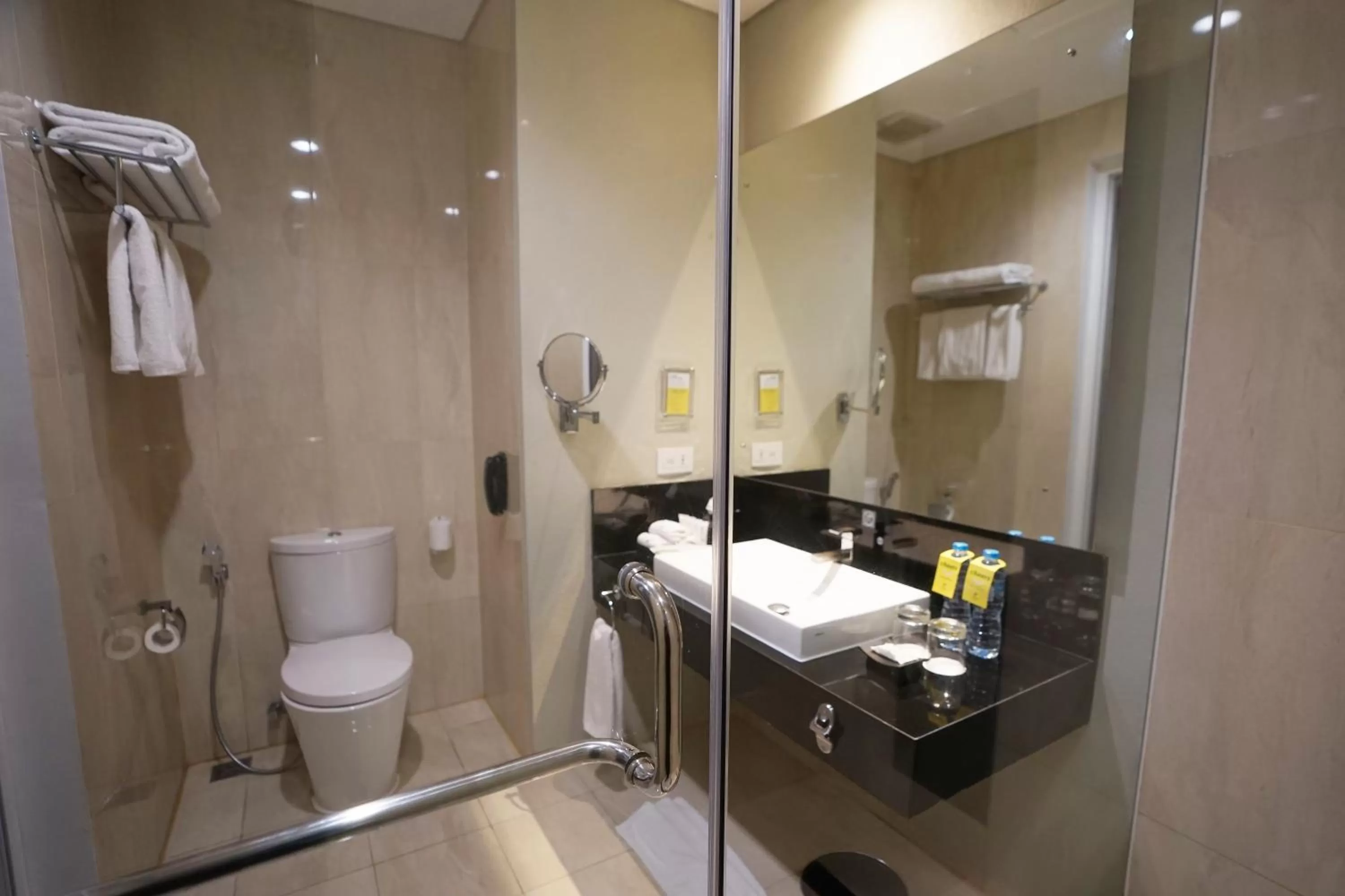 Shower in Holiday Inn Bandung Pasteur by IHG