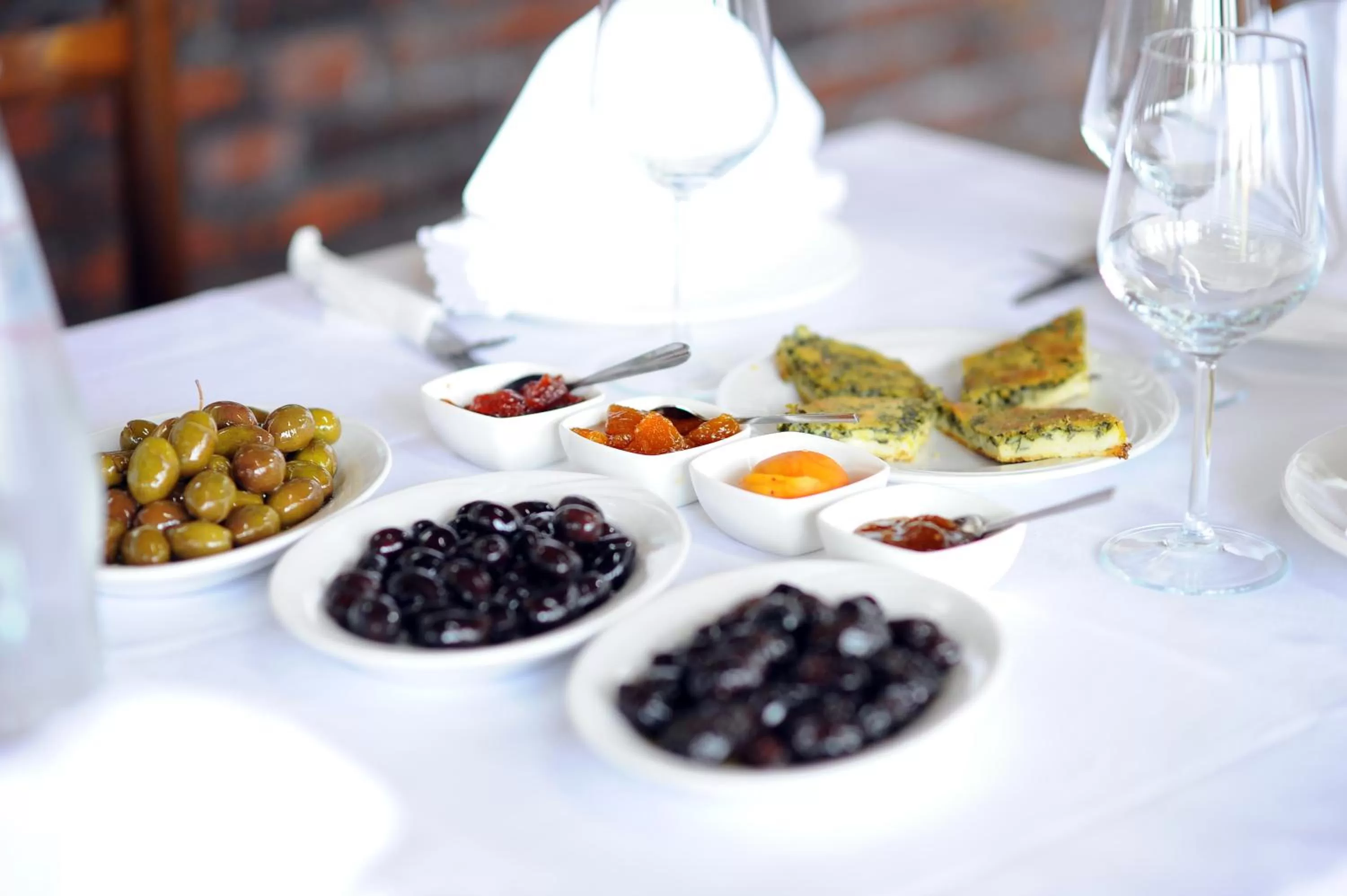 Food and drinks in "Frogs House" Hotel & Restorant Slow Food