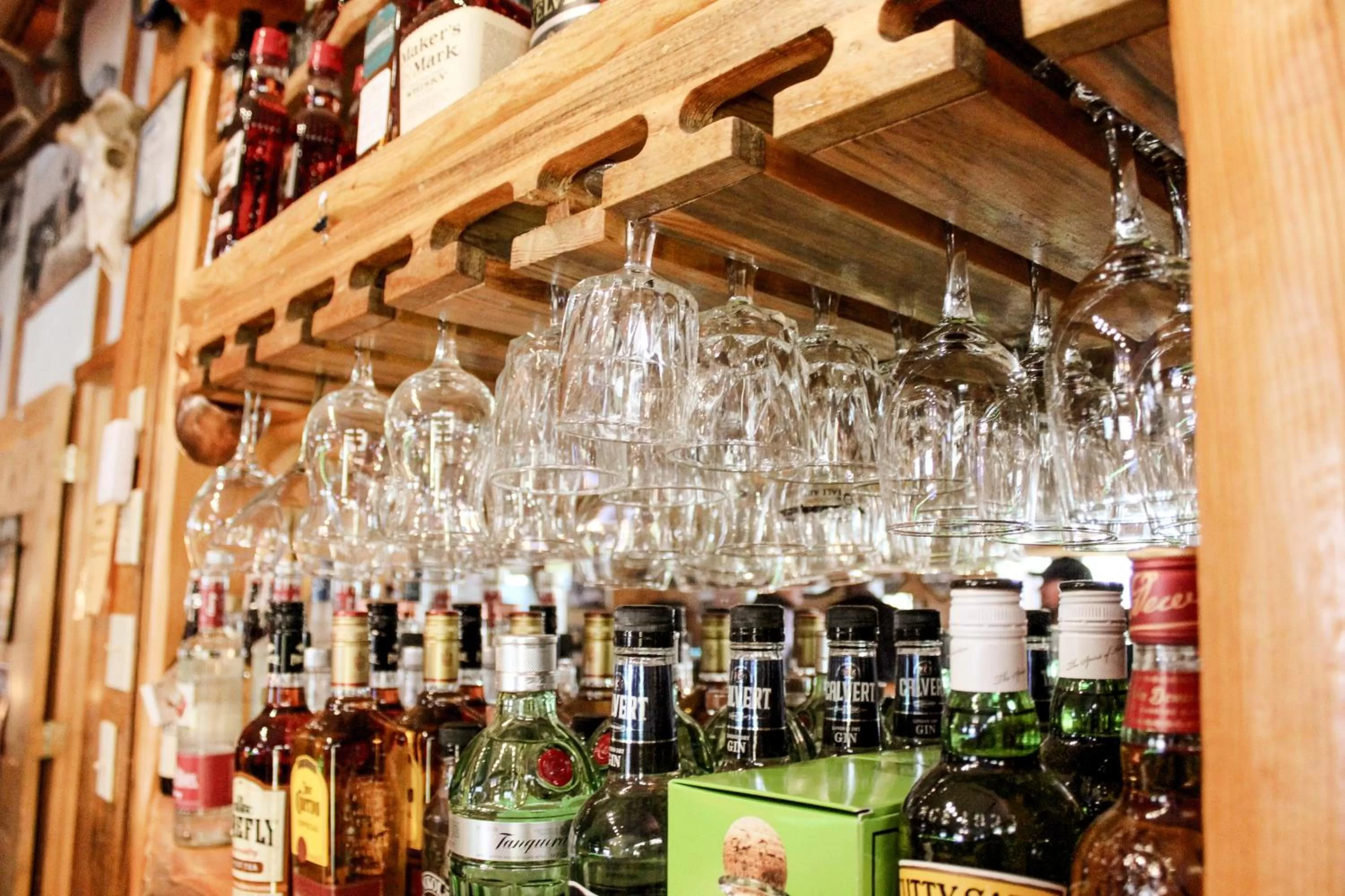 Restaurant/places to eat, Drinks in Boulder Inn