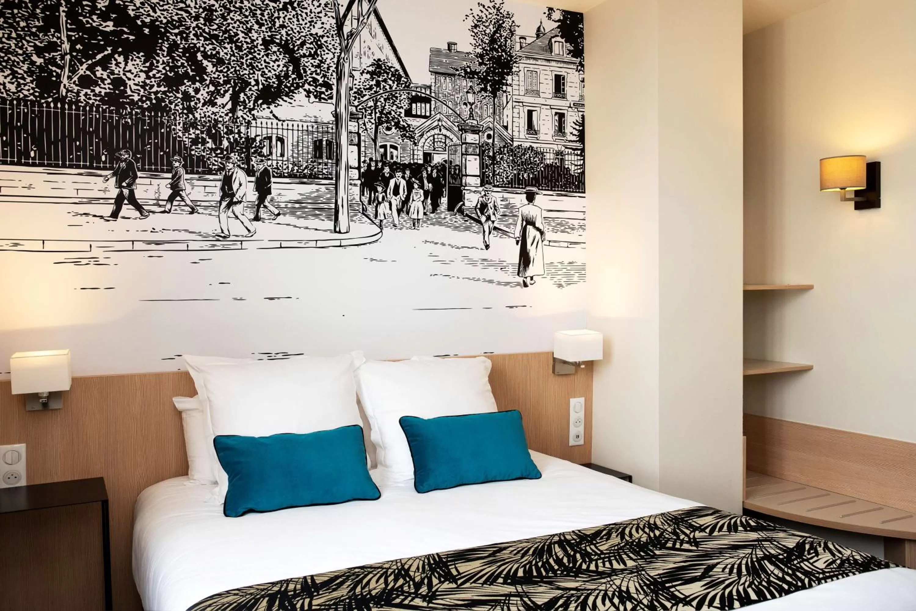 Decorative detail, Bed in Best Western Plus Hôtel Colbert