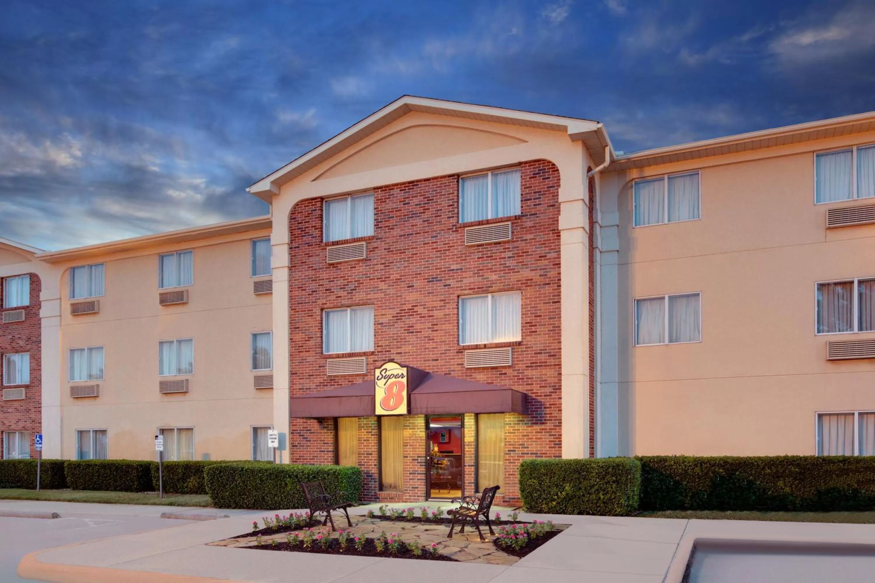 Super 8 by Wyndham Grapevine/DFW Airport Northwest