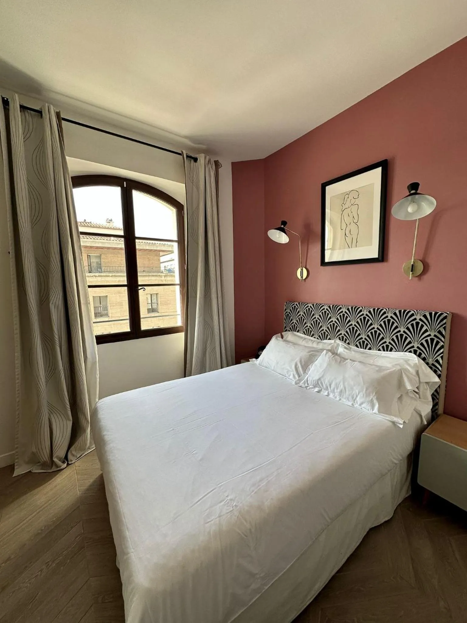 View (from property/room), Bed in Hotel Belle-Vue Vieux-Port