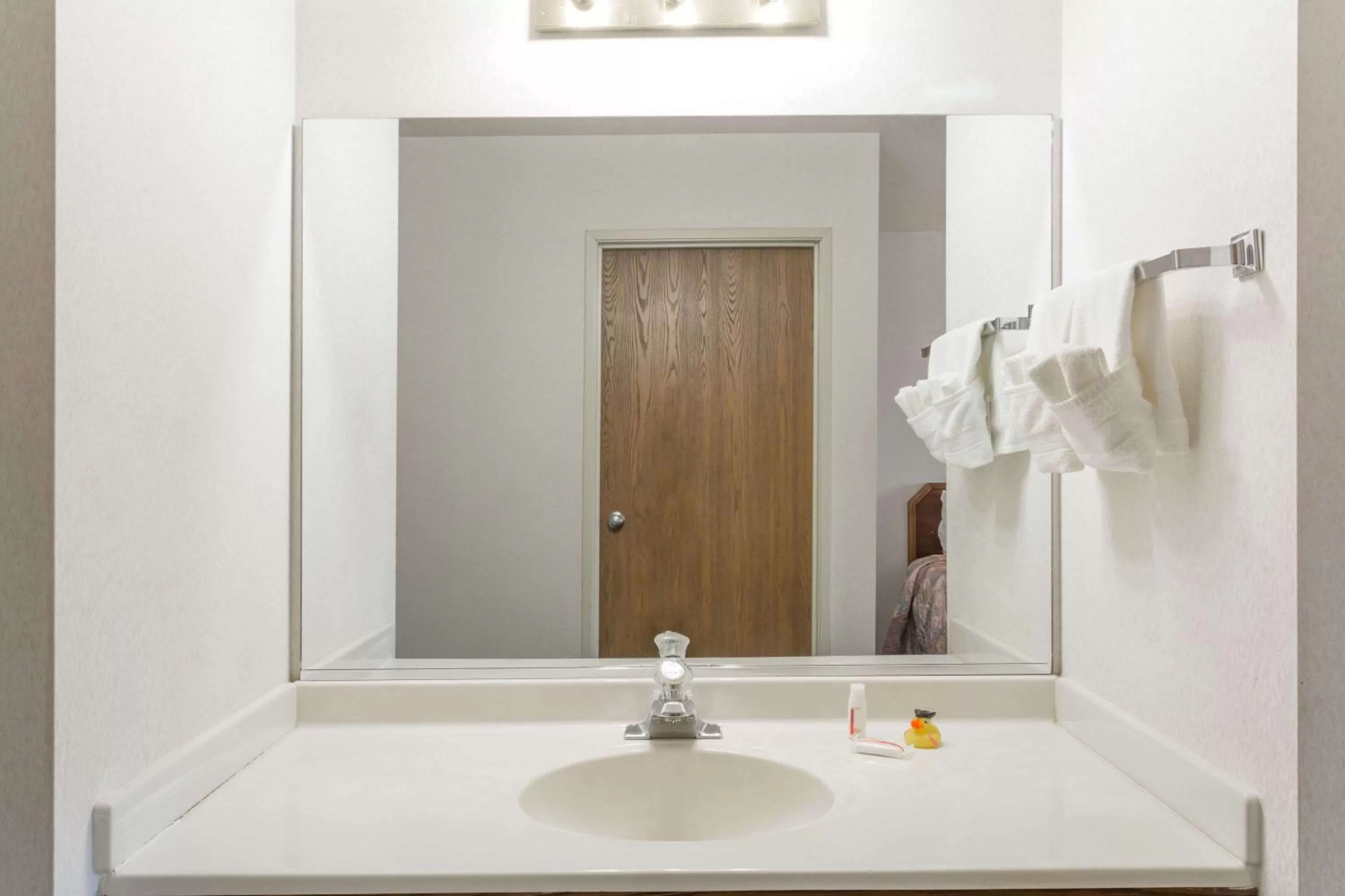 Bathroom in Days Inn by Wyndham Capitol Reef