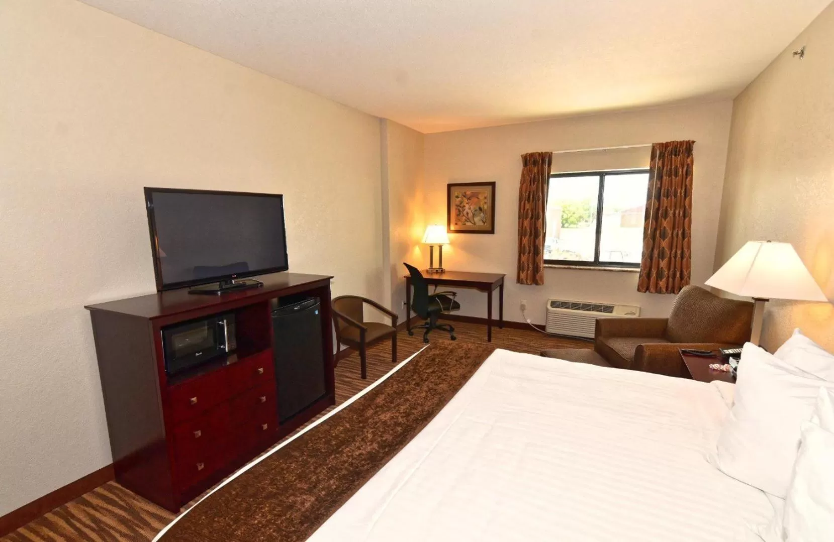 Bedroom, Bed in Cobblestone Inn & Suites -Clarinda