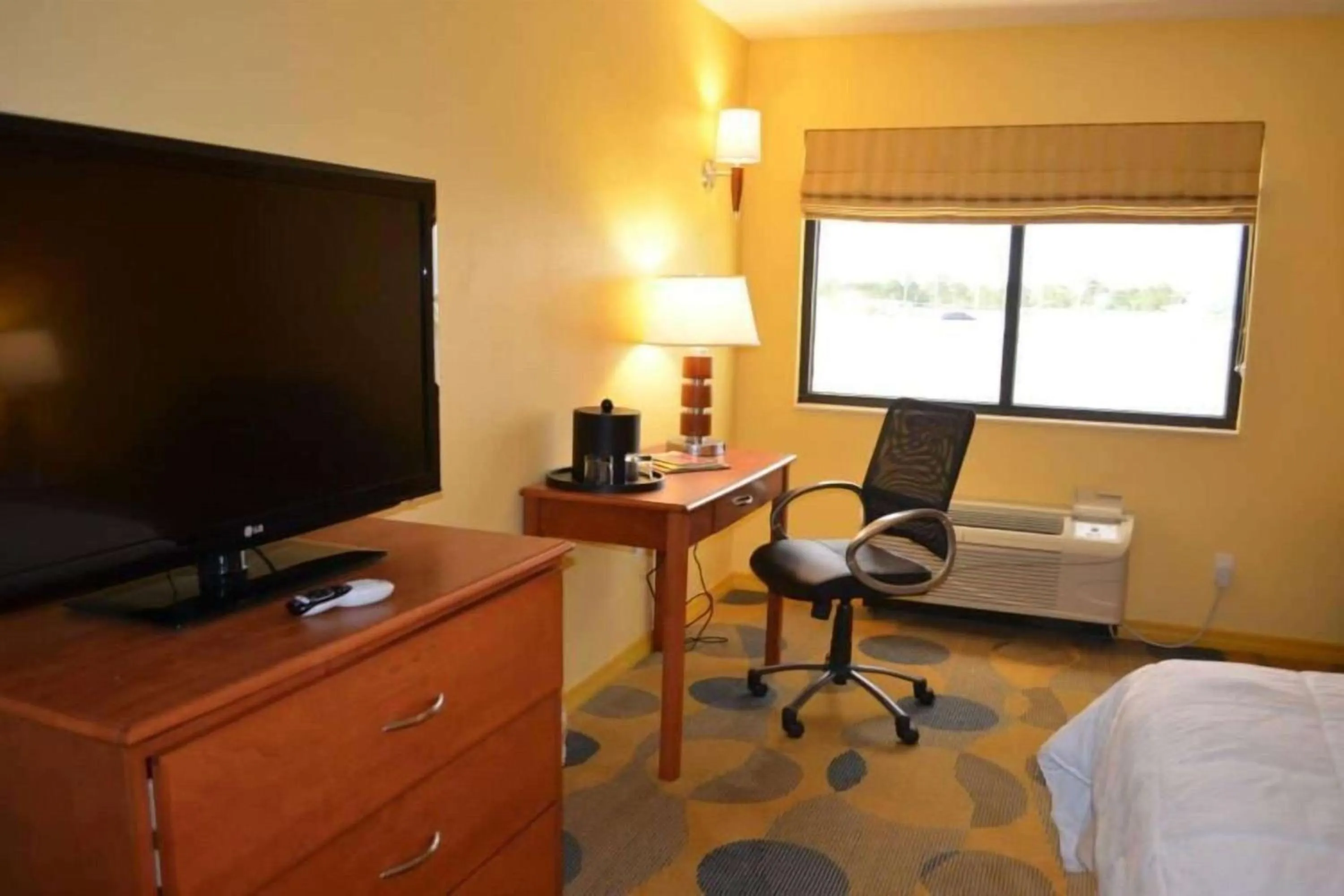 Photo of the whole room, Bed in Marble Waters Hotel & Suites, Trademark by Wyndham