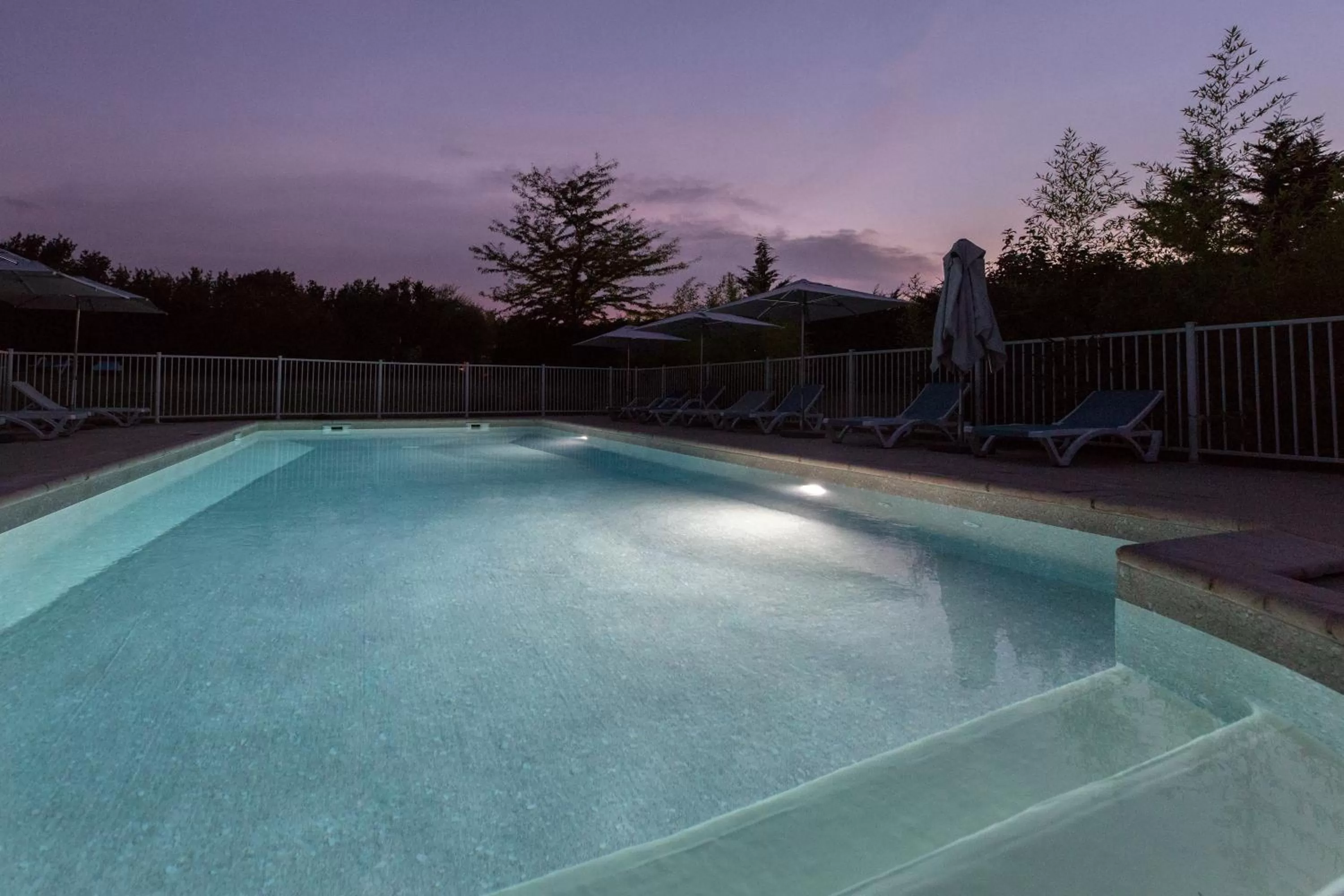 Swimming pool in Ibis Budget Sisteron