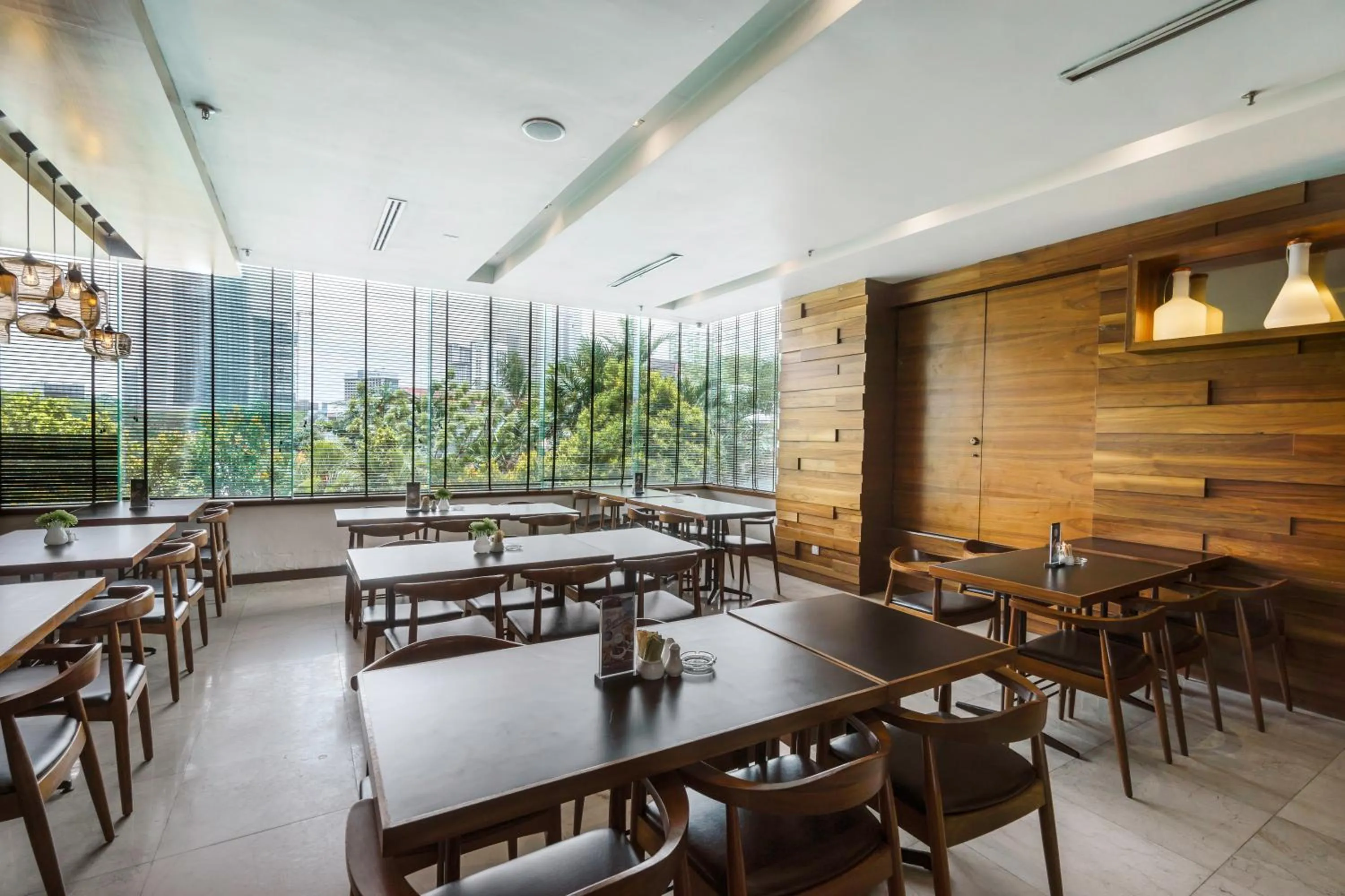 Restaurant/places to eat in Crystal Crown Hotel Petaling Jaya