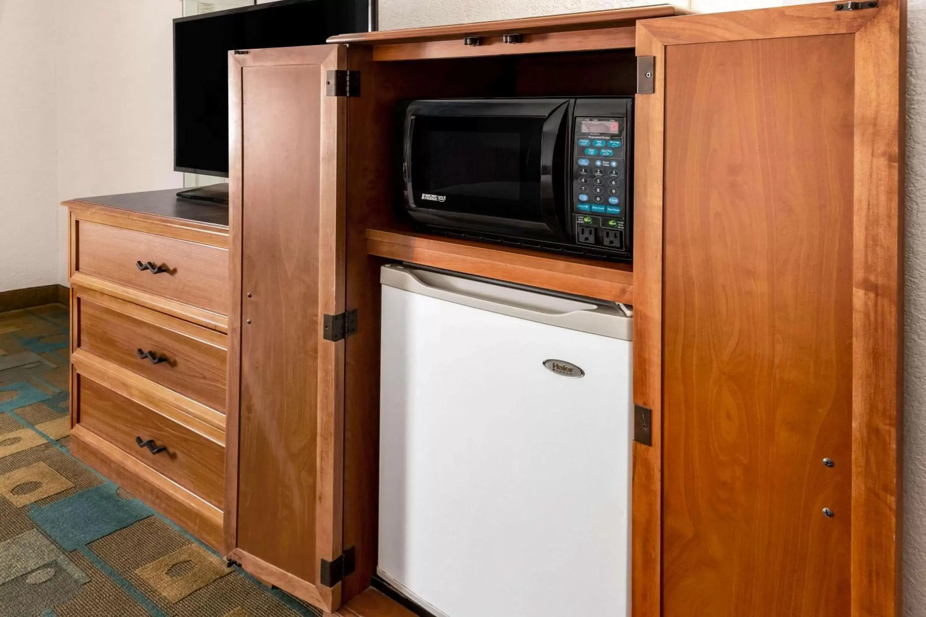 Deluxe King Room in La Quinta Inn by Wyndham Albuquerque Northeast Deluxe King Room in La Quinta Inn by Wyndham Albuquerque Northeast