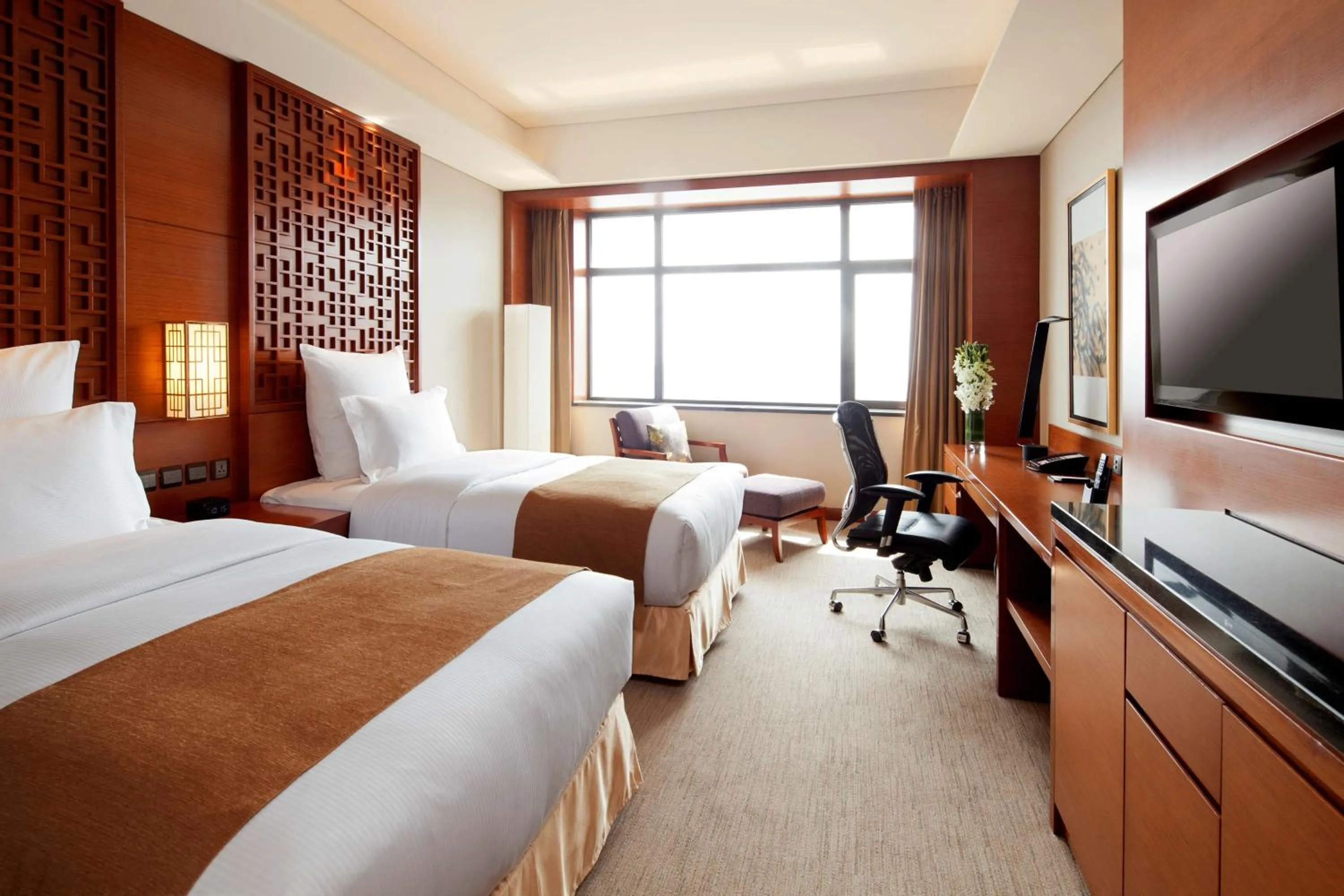 Bedroom, Bed in DoubleTree by Hilton Shenyang