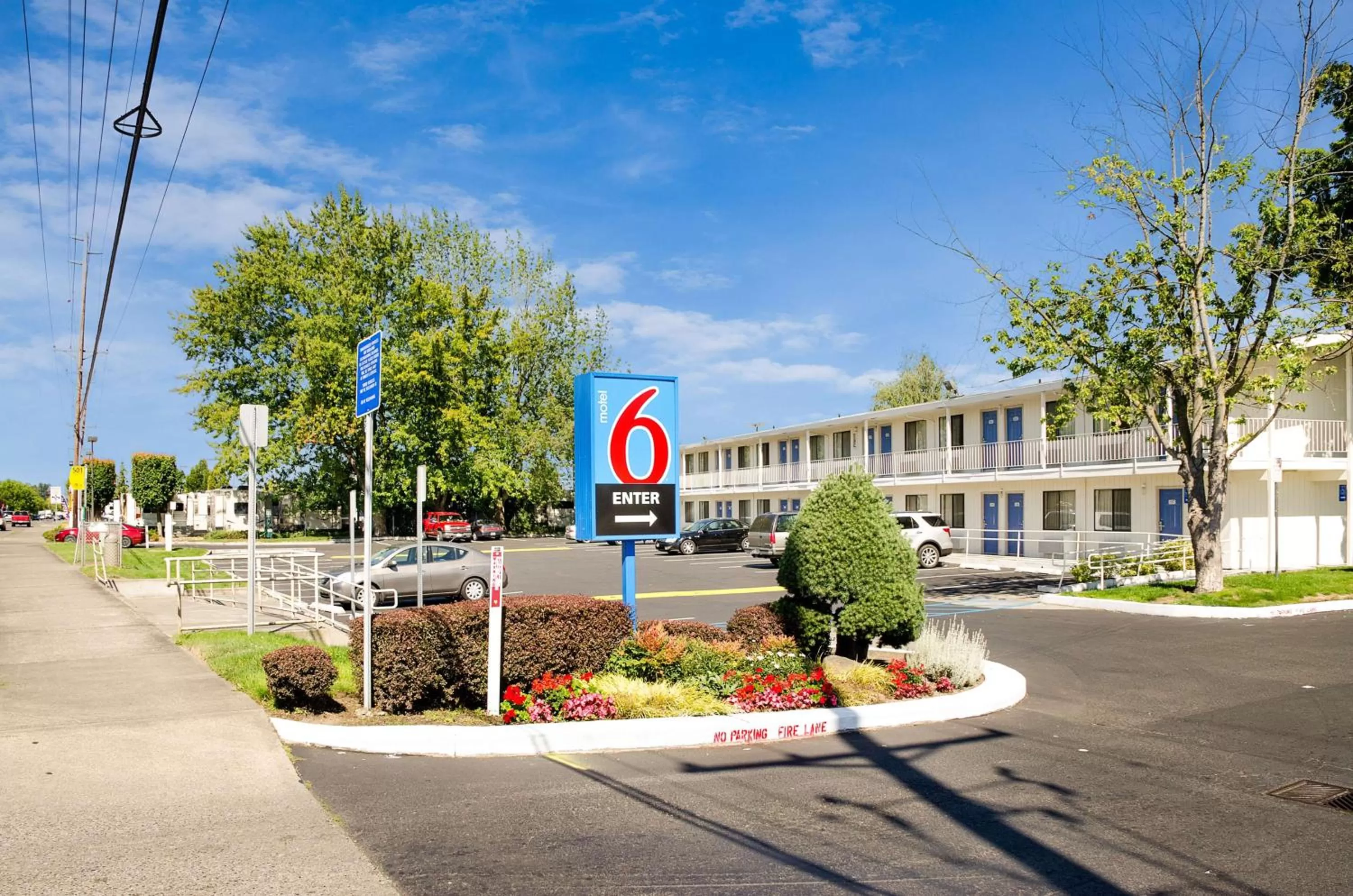 Property building in Motel 6-Tacoma, WA - Fife