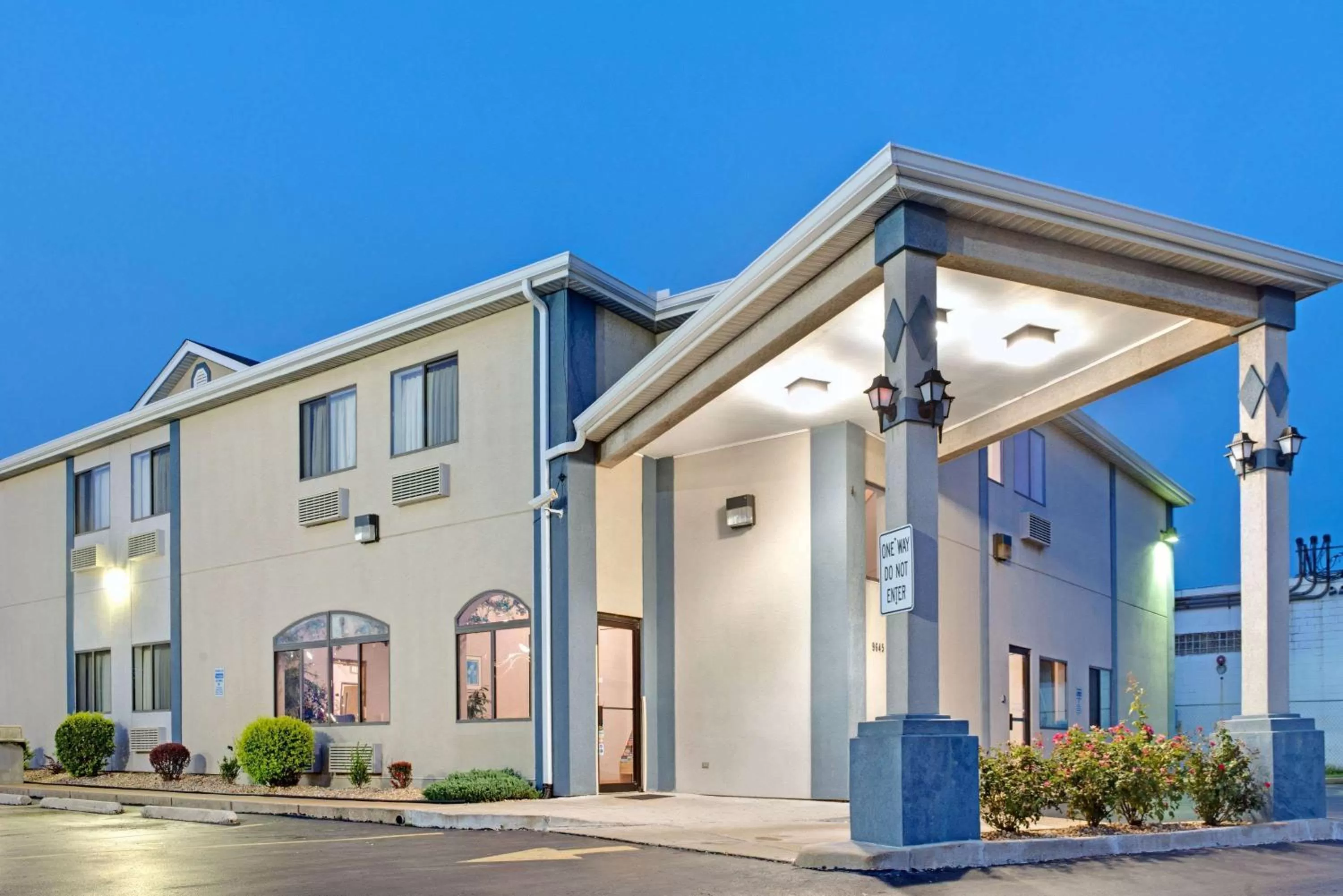 Property building in Travelodge by Wyndham St. Louis