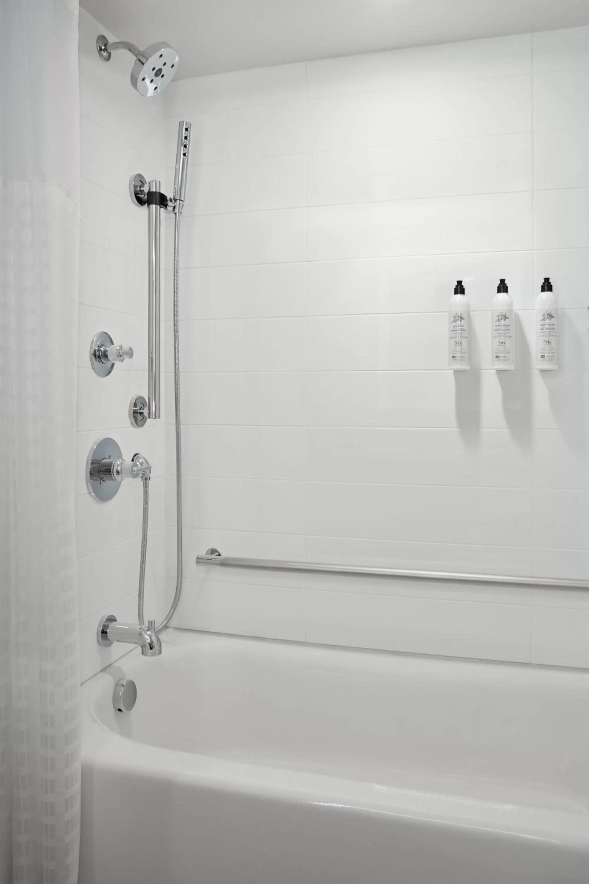 Bathroom in Delta Hotels Calgary Airport In-Terminal