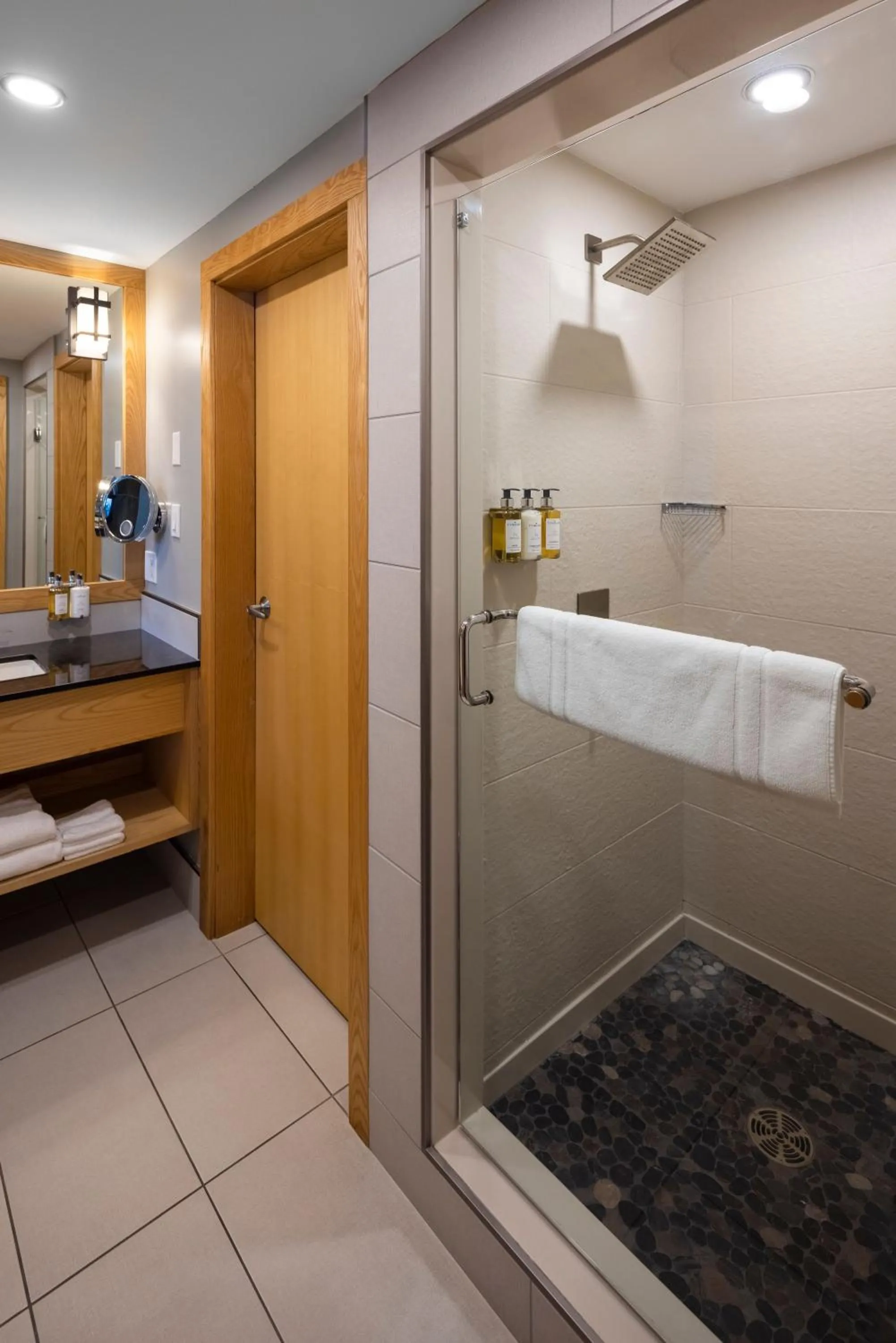 Bathroom in Brentwood Bay Resort & Spa