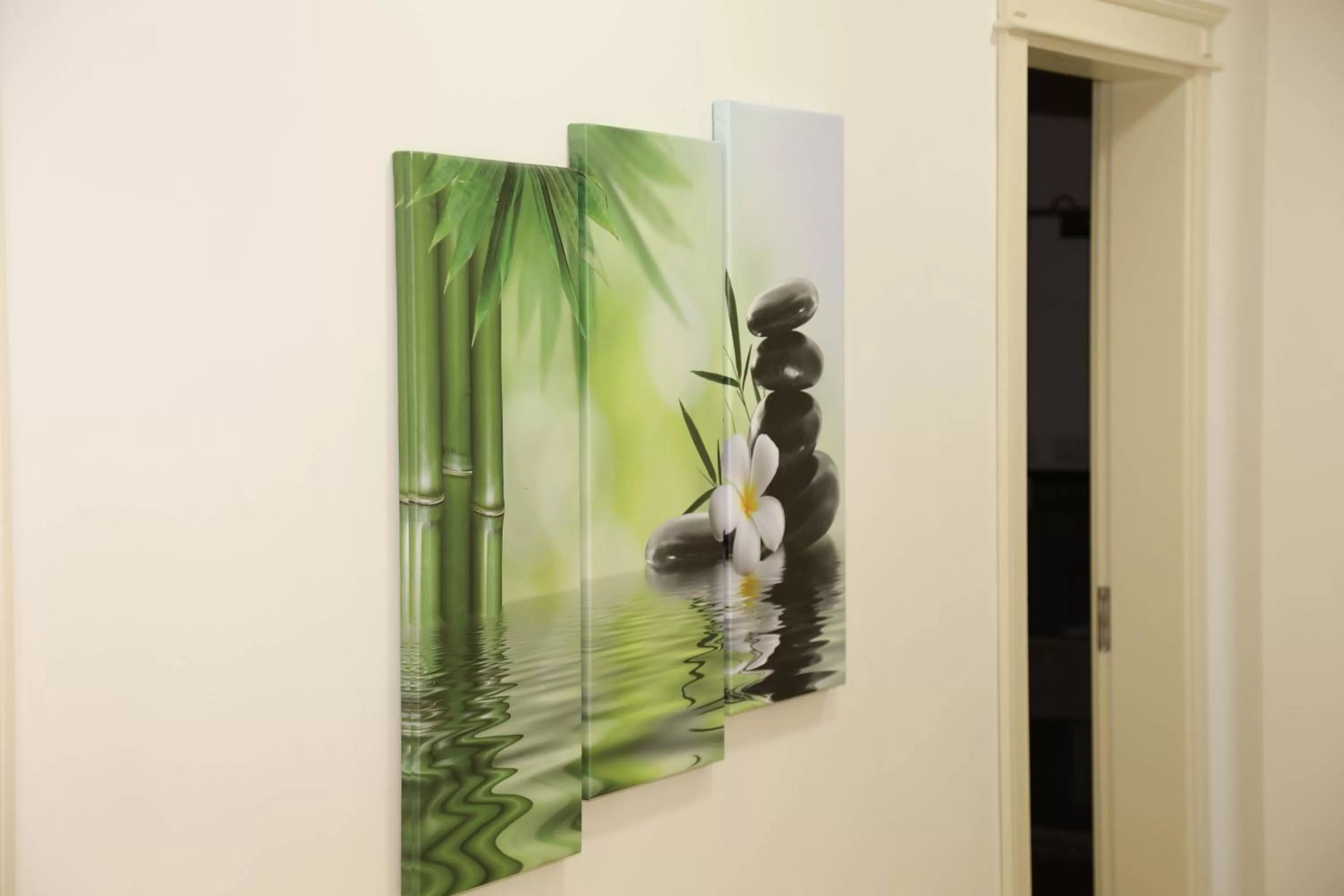 Decorative detail in Mervin Hotel