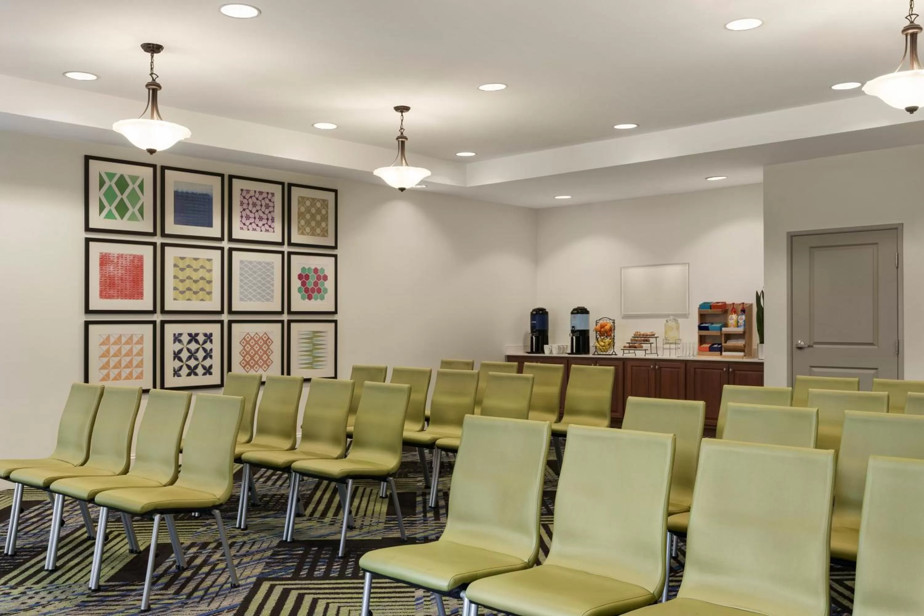 Meeting/conference room in Holiday Inn Express Hotel & Suites Mount Pleasant - Charleston by IHG