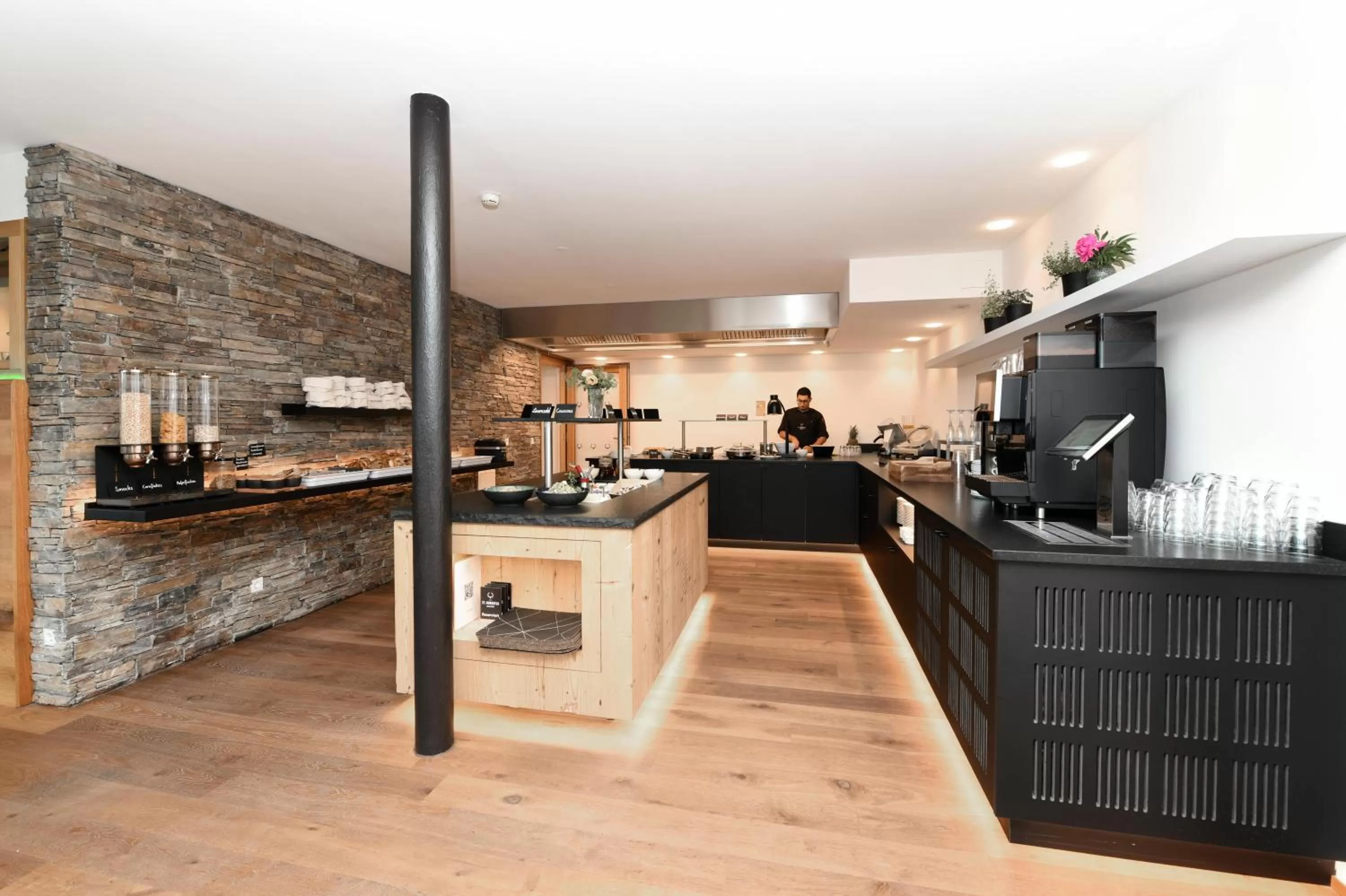 Buffet breakfast, Kitchen/Kitchenette in St Hubertus BnB