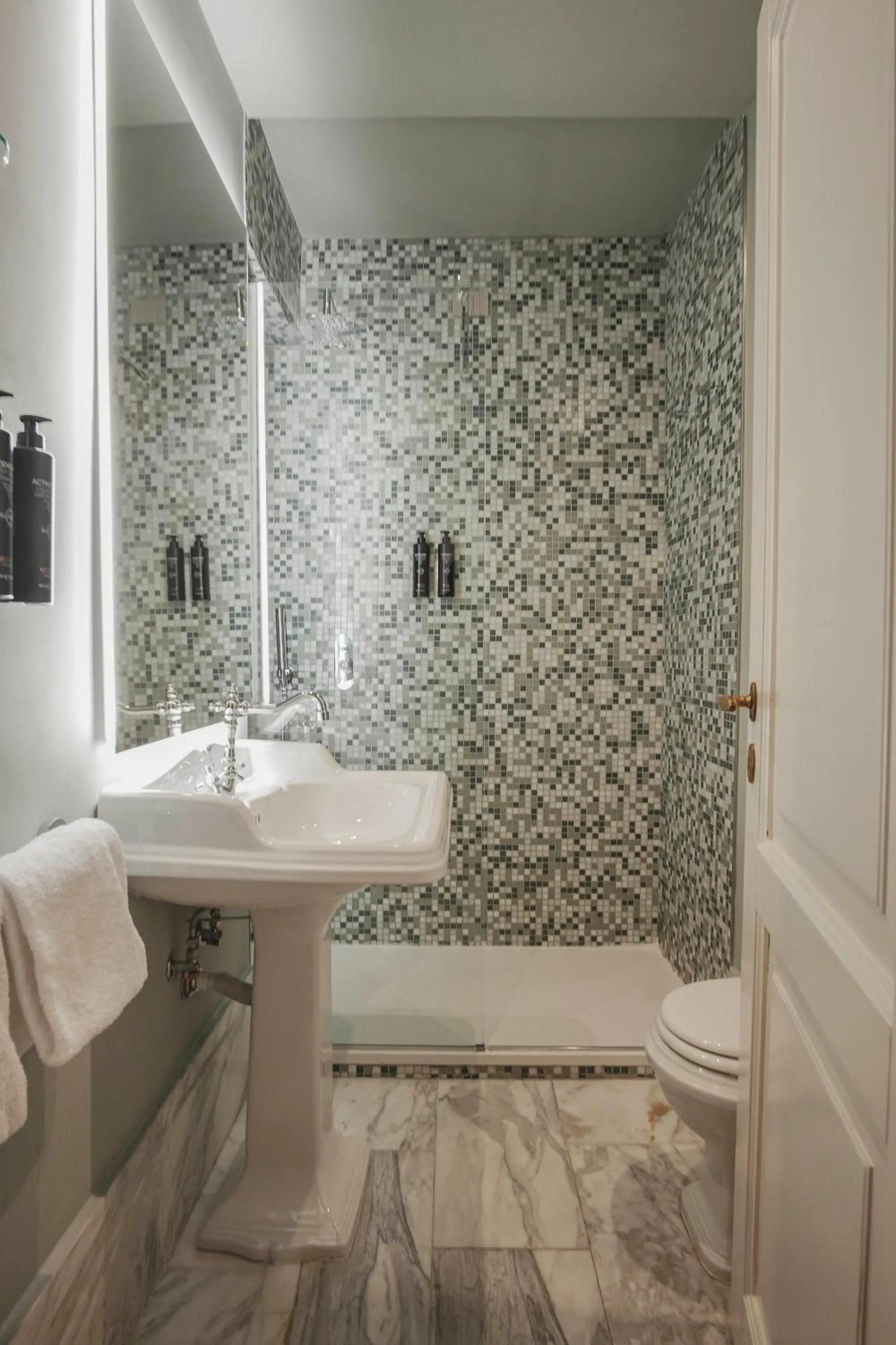 Shower in Hotel City Palazzo Dei Cardinali